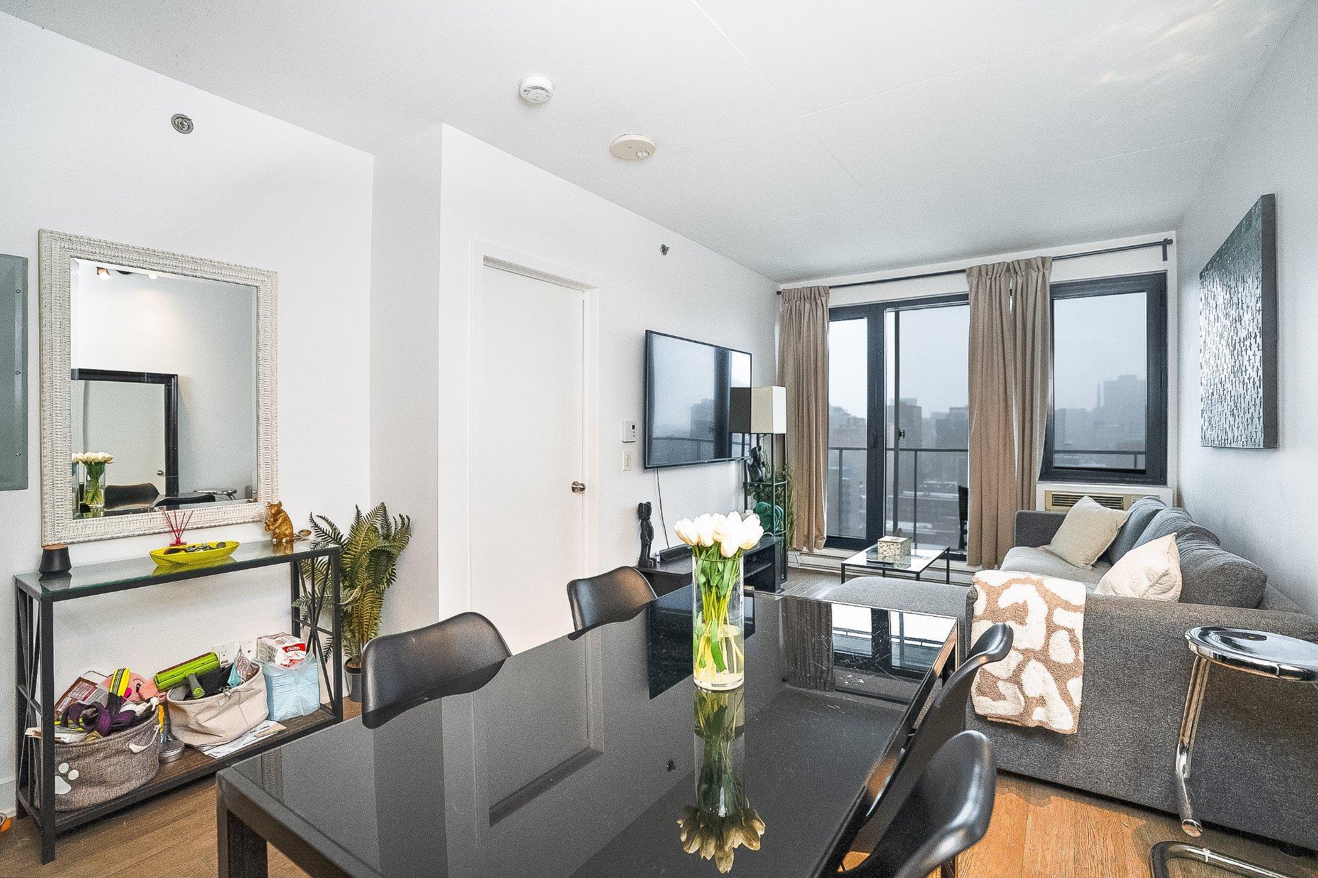 









1414


Rue Chomedey

, 2048,
Montréal (Ville-Marie),




QC
H3H0A2

