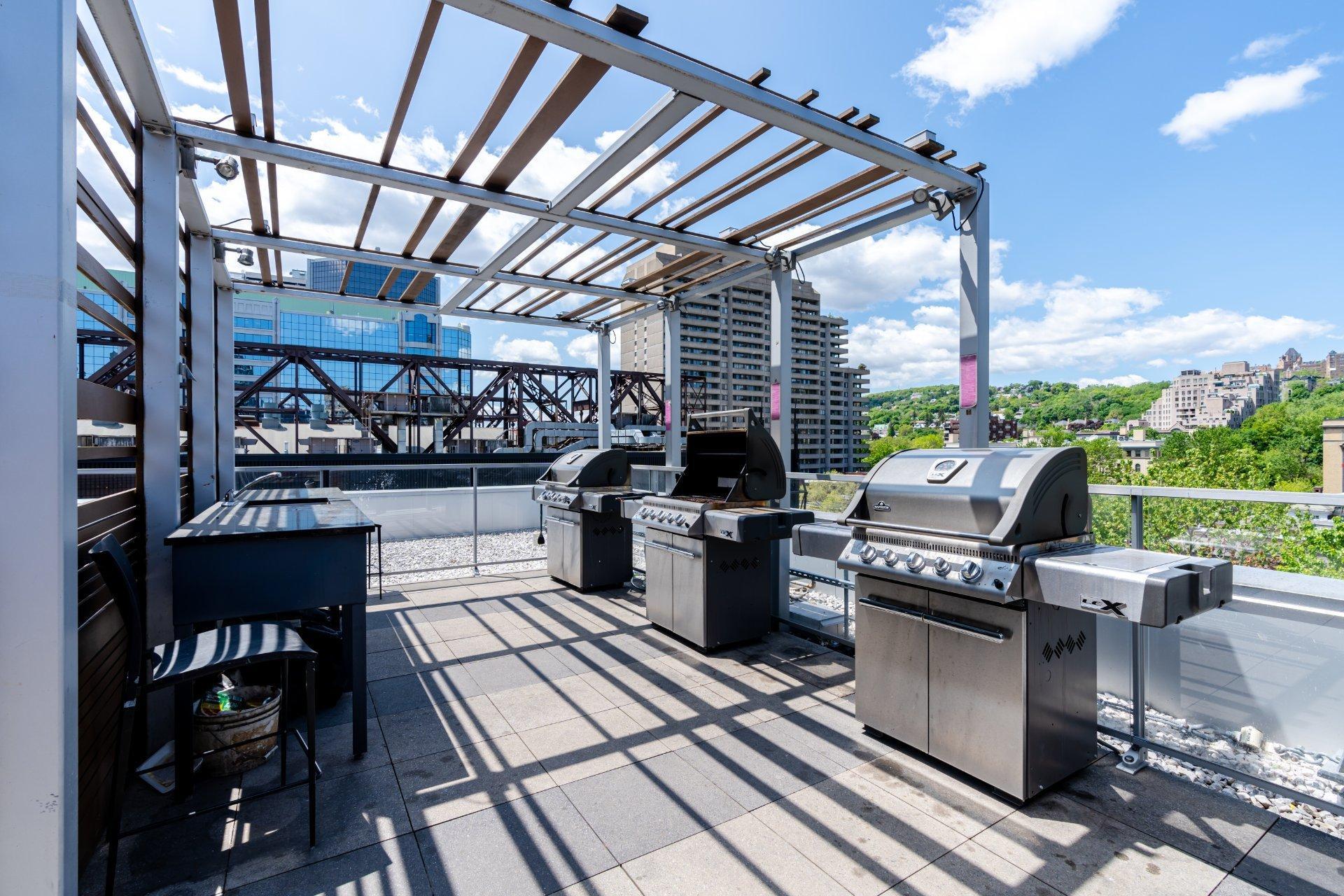 









1414


Rue Chomedey

, 2048,
Montréal (Ville-Marie),




QC
H3H0A2

