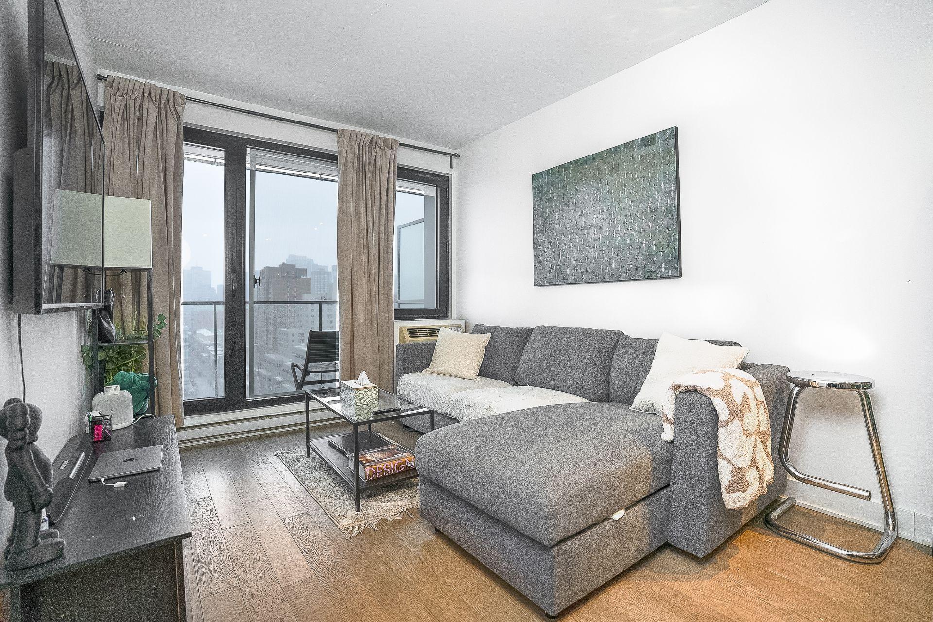 









1414


Rue Chomedey

, 2048,
Montréal (Ville-Marie),




QC
H3H0A2

