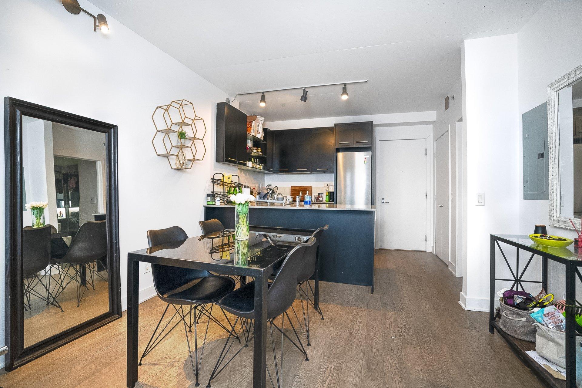 









1414


Rue Chomedey

, 2048,
Montréal (Ville-Marie),




QC
H3H0A2

