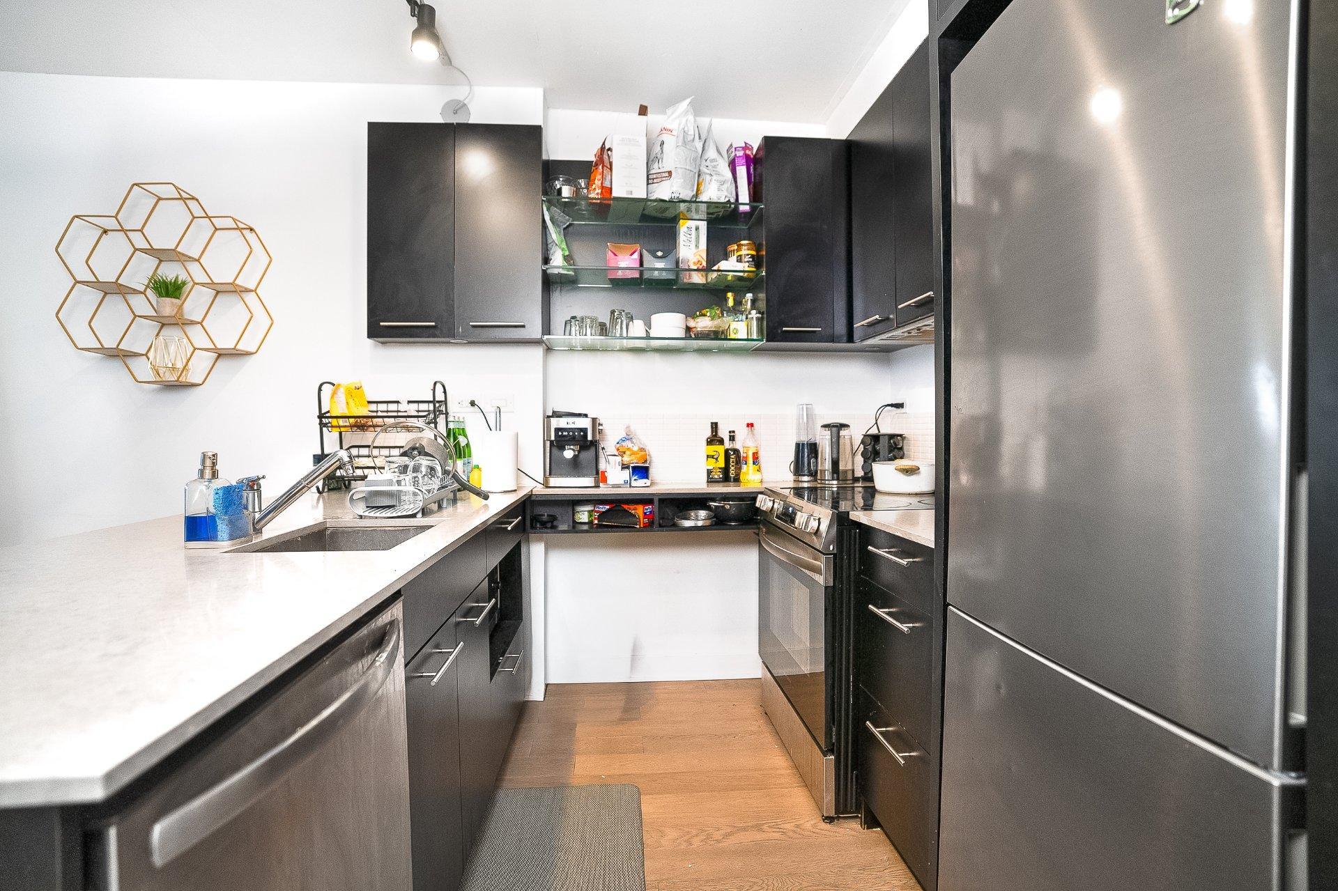 









1414


Rue Chomedey

, 2048,
Montréal (Ville-Marie),




QC
H3H0A2

