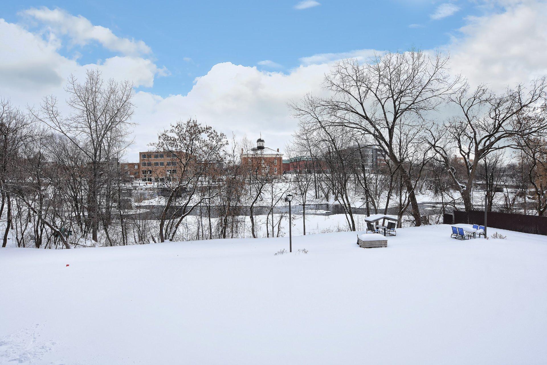 









305


Rue Laviolette

, 104,
Saint-Jérôme,




QC
J7Y4H7

