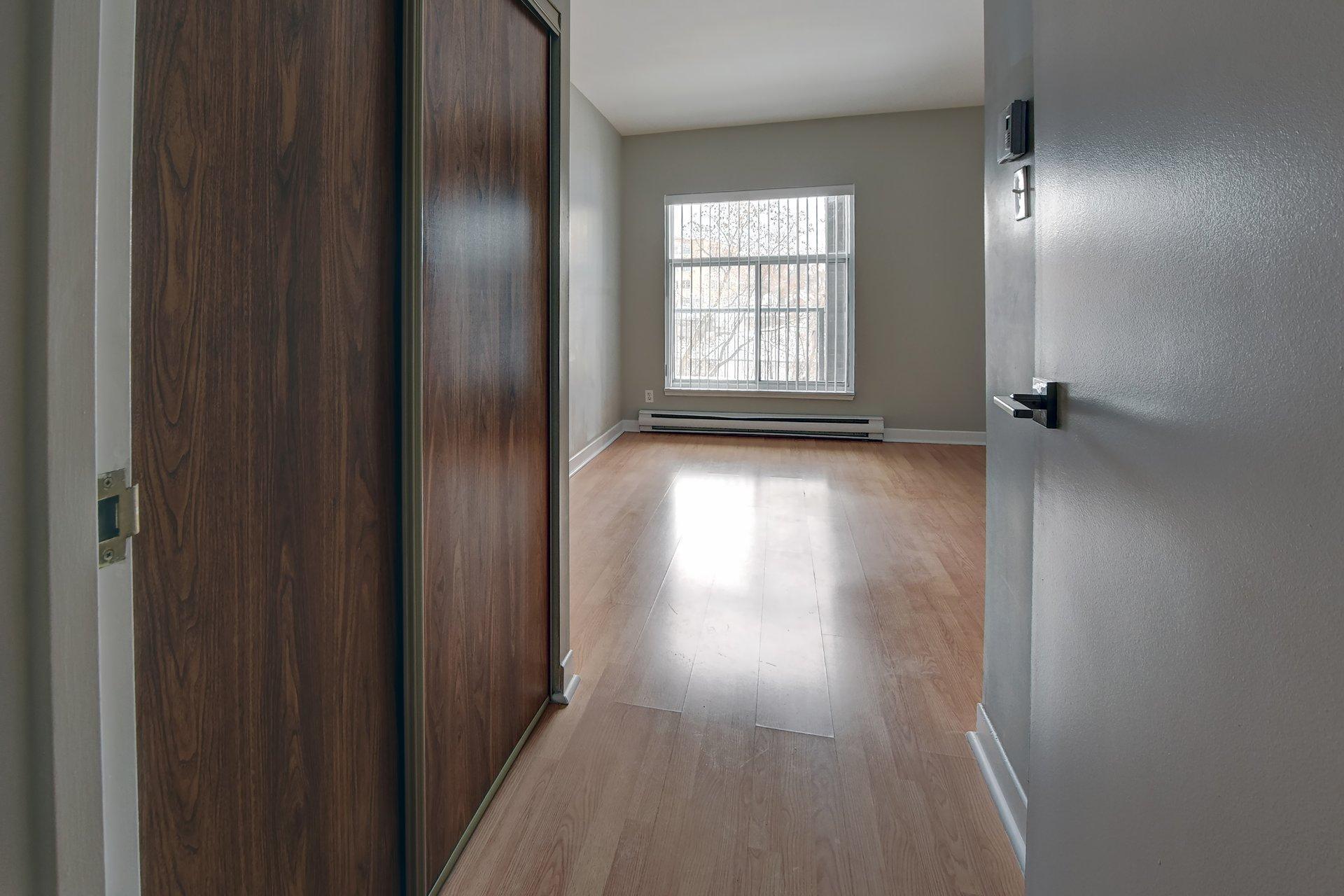 









305


Rue Laviolette

, 104,
Saint-Jérôme,




QC
J7Y4H7

