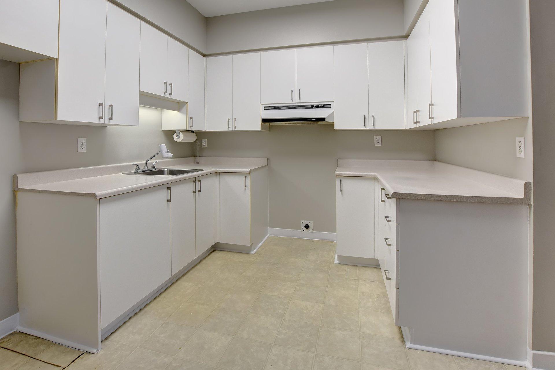 









305


Rue Laviolette

, 104,
Saint-Jérôme,




QC
J7Y4H7

