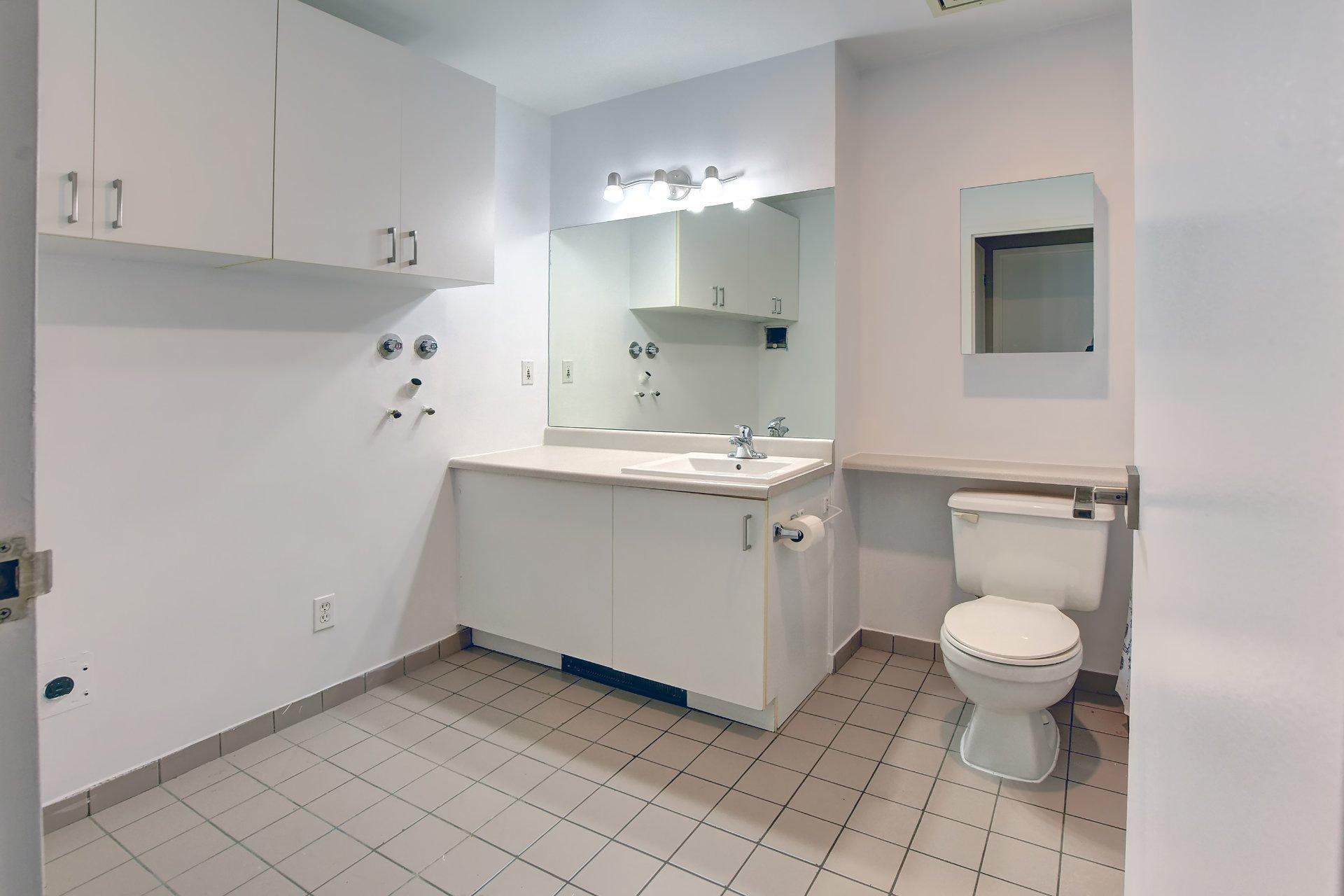 









305


Rue Laviolette

, 104,
Saint-Jérôme,




QC
J7Y4H7

