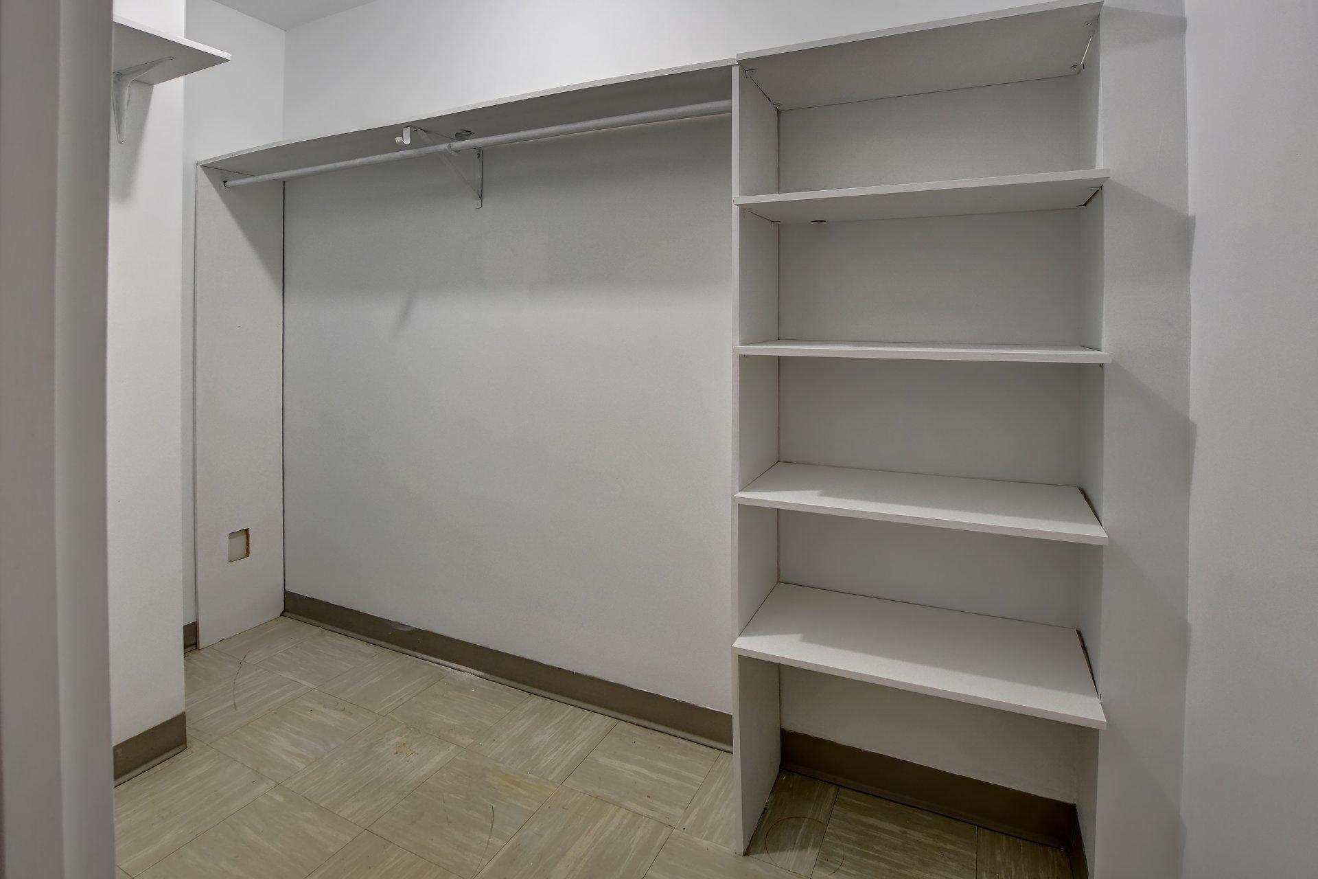 









305


Rue Laviolette

, 104,
Saint-Jérôme,




QC
J7Y4H7

