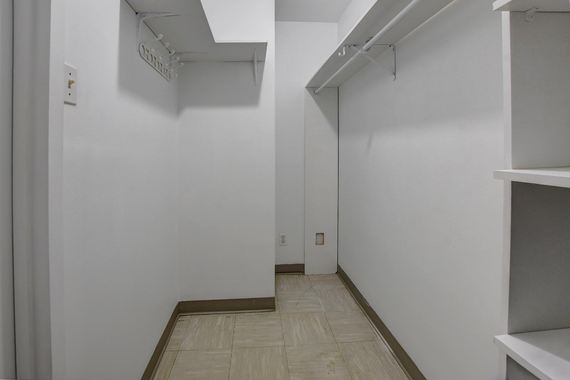 









305


Rue Laviolette

, 104,
Saint-Jérôme,




QC
J7Y4H7

