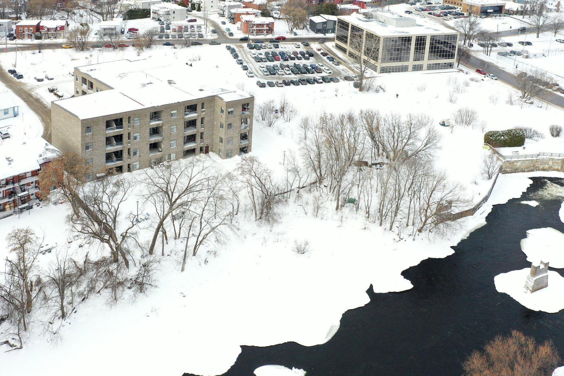 









305


Rue Laviolette

, 104,
Saint-Jérôme,




QC
J7Y4H7

