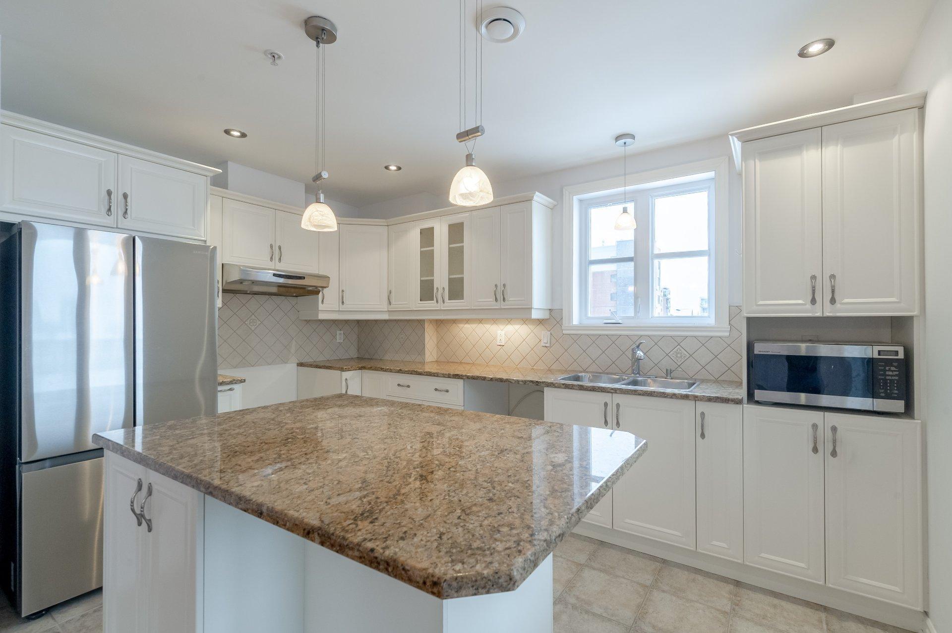 









5200


Av. Colomb

, 302,
Brossard,




QC
J4Z3T3

