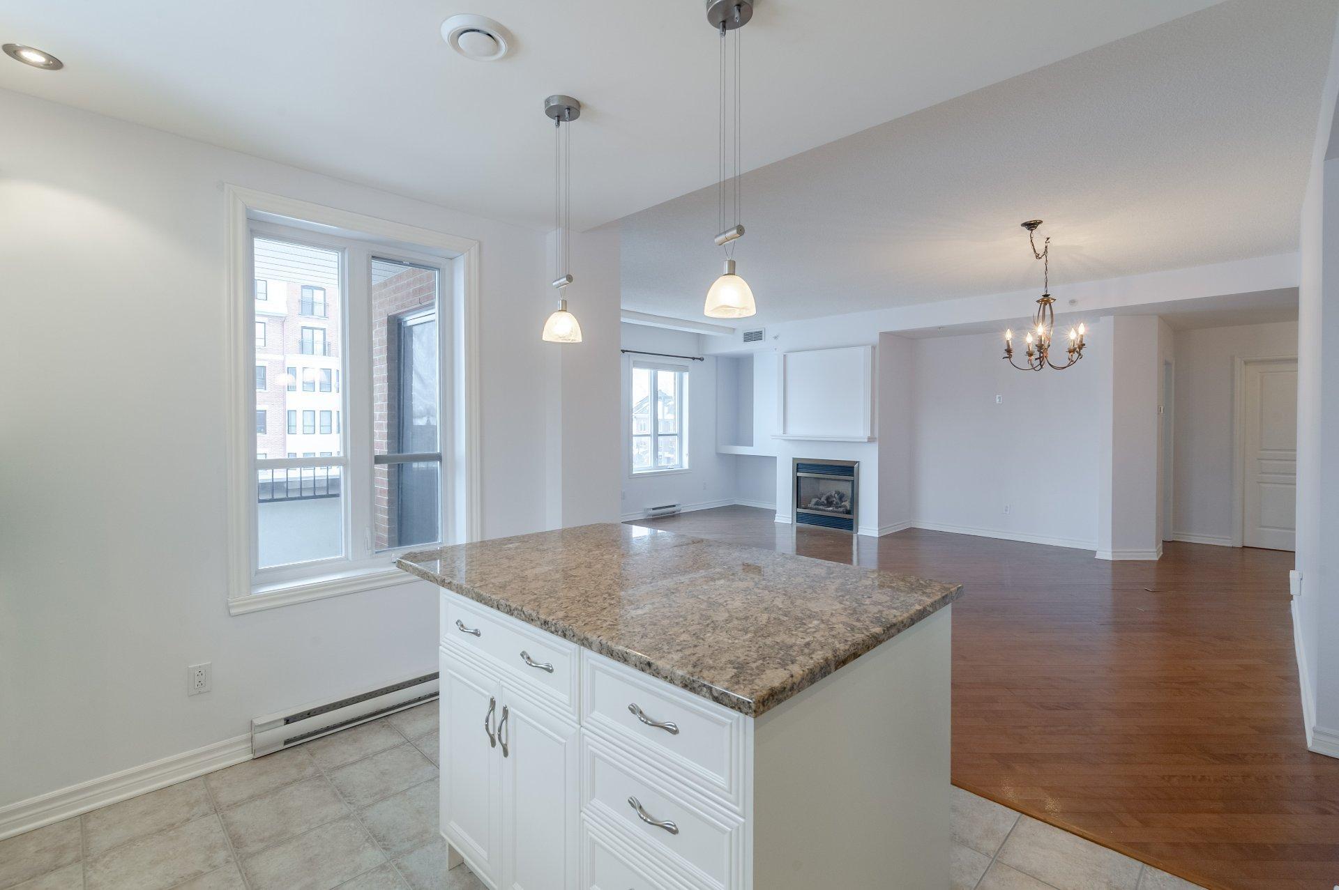 









5200


Av. Colomb

, 302,
Brossard,




QC
J4Z3T3

