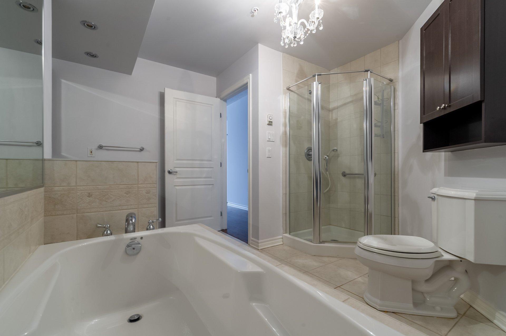 









5200


Av. Colomb

, 302,
Brossard,




QC
J4Z3T3

