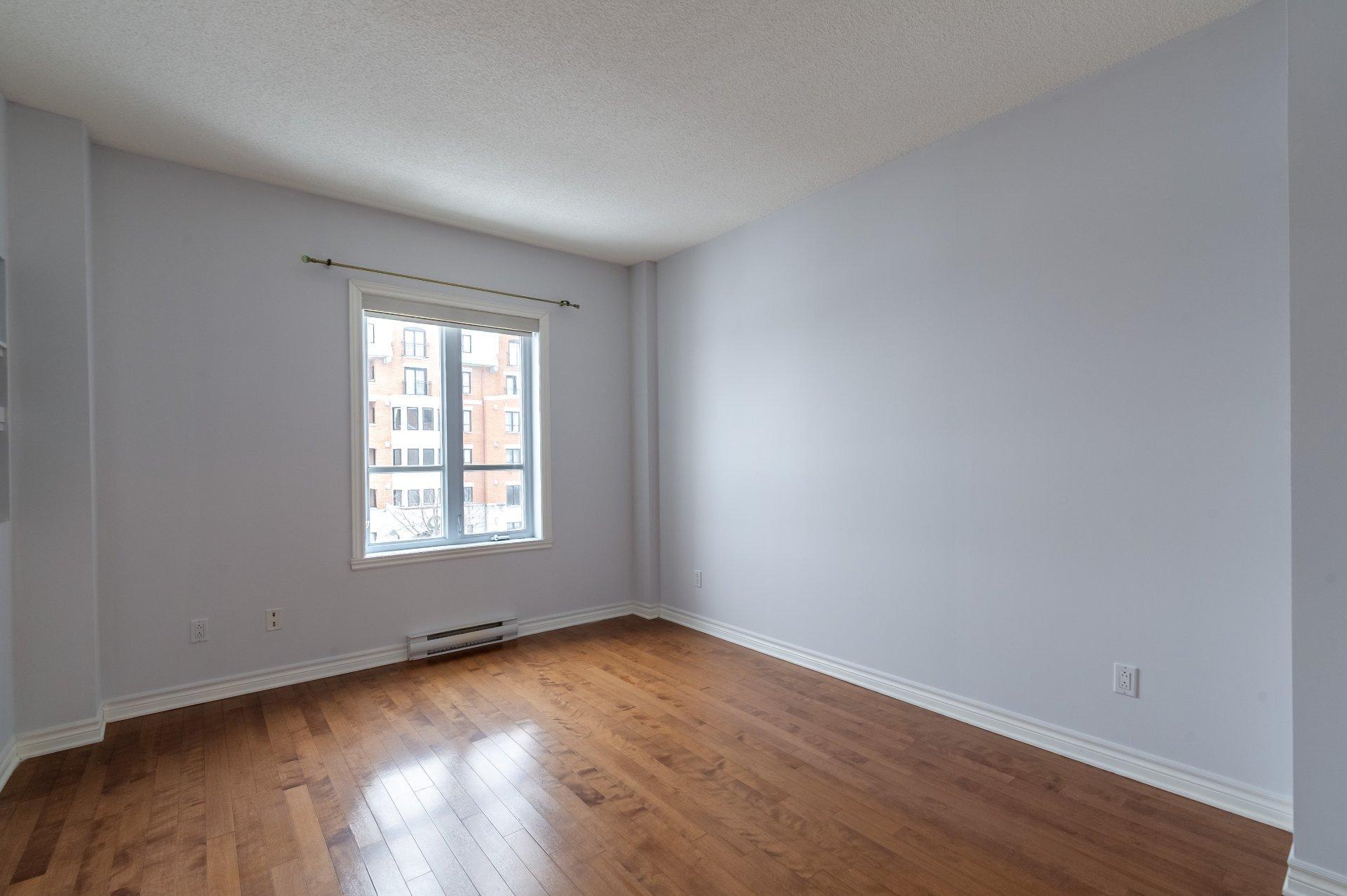 









5200


Av. Colomb

, 302,
Brossard,




QC
J4Z3T3

