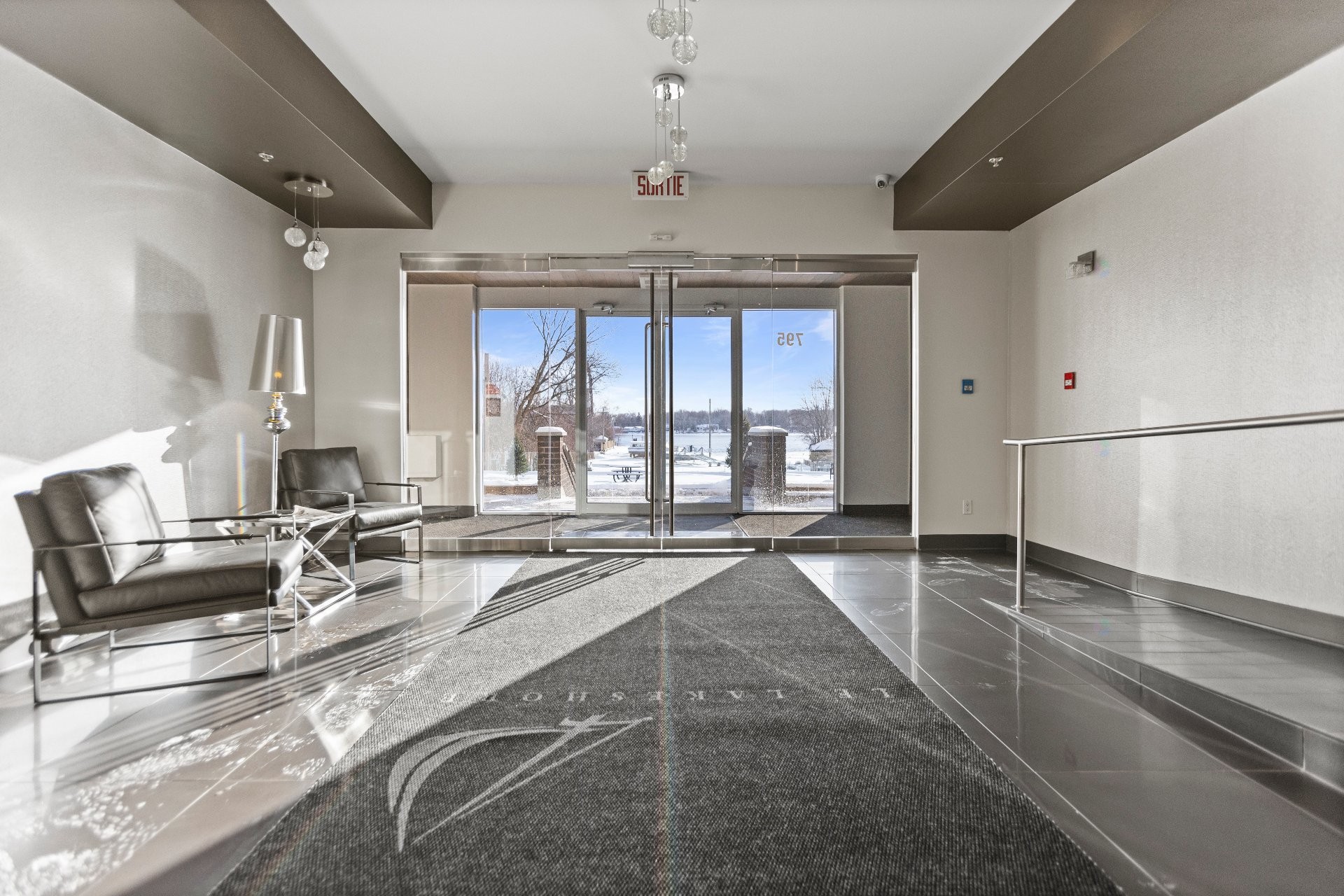 









795


Ch. du Bord-du-Lac-Lakeshore

, 409,
Dorval,




QC
H9S0A8

