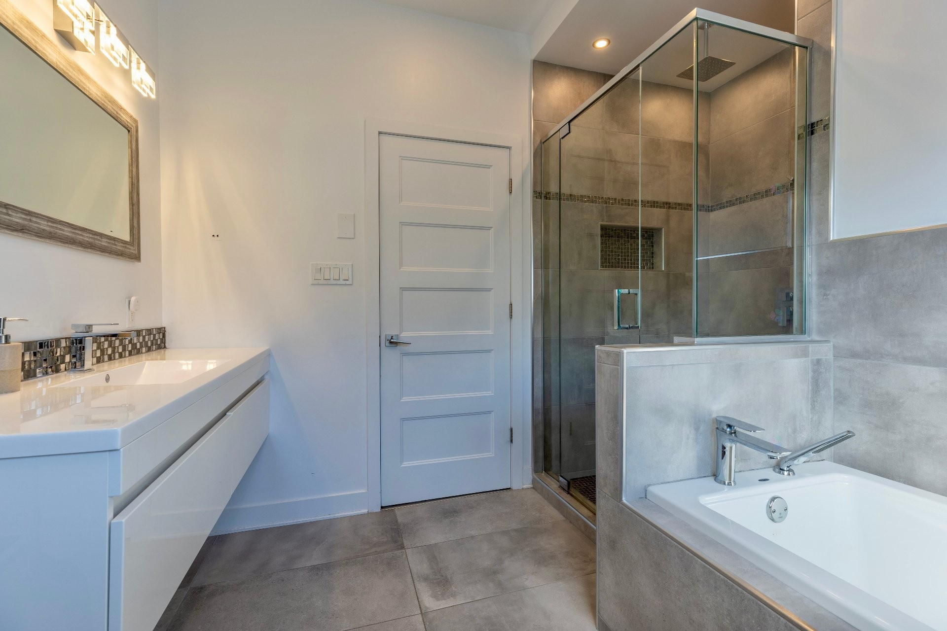 









251


Rue des Voiliers

,
Saint-Zotique,




QC
J0P1Z0

