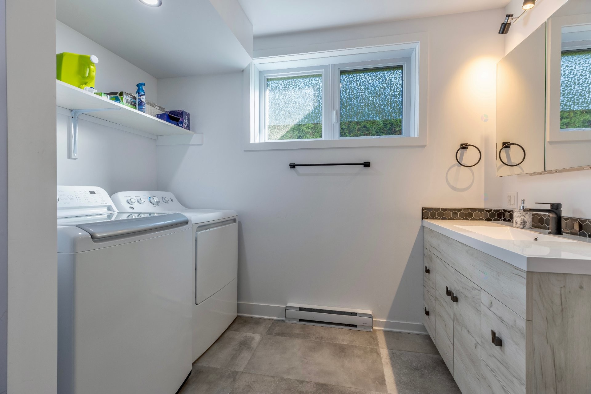 









251


Rue des Voiliers

,
Saint-Zotique,




QC
J0P1Z0

