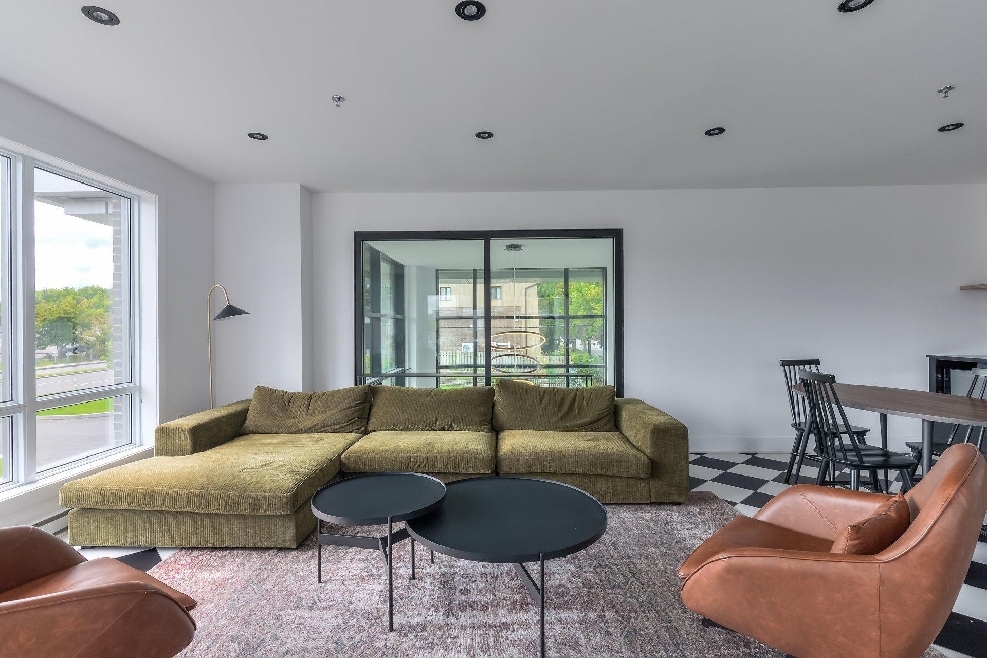 









365


Boul. Brunswick

, 511,
Pointe-Claire,




QC
H9R0H3

