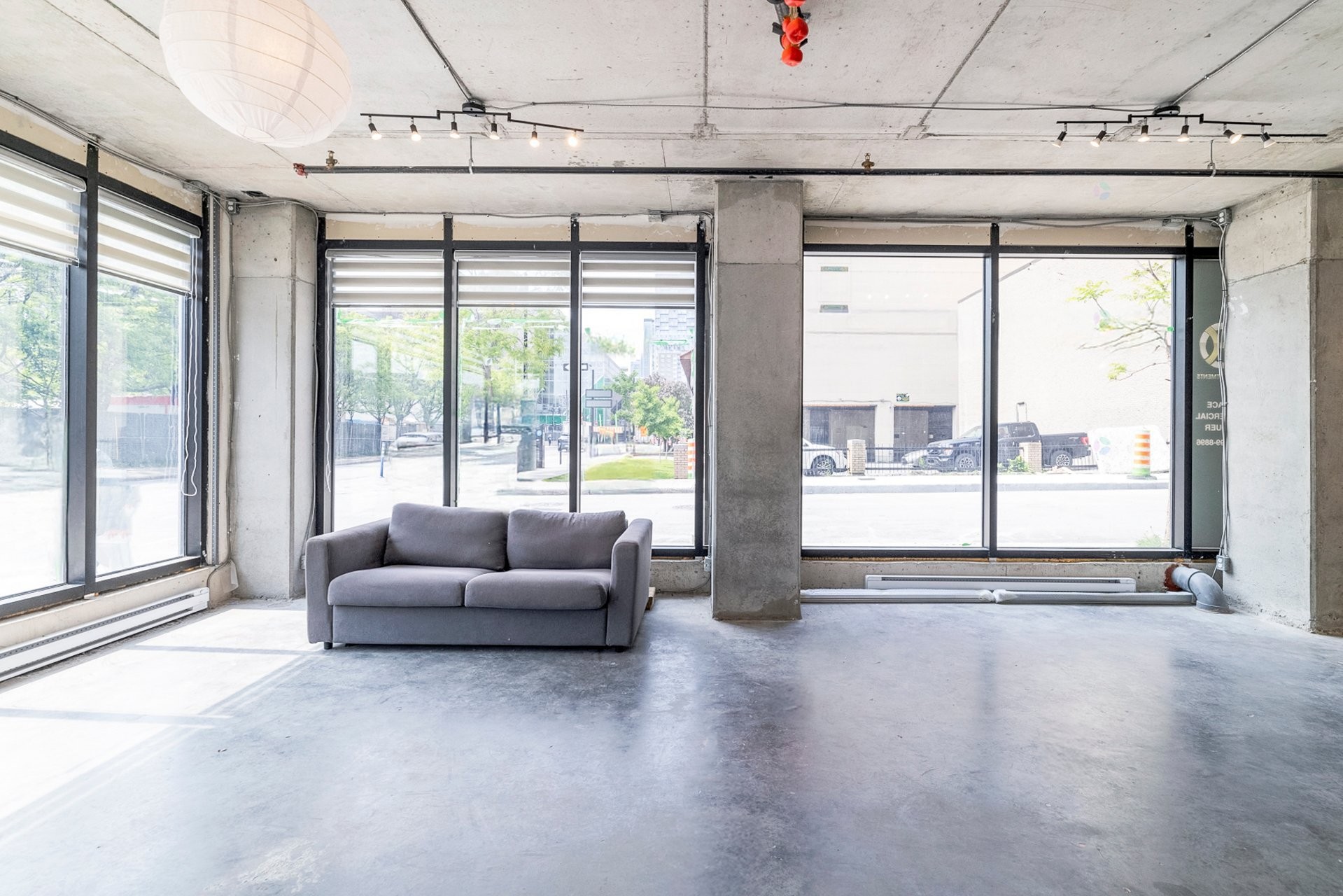 









975


Rue Clark

,
Montréal (Ville-Marie),




QC
H2Z1K1

