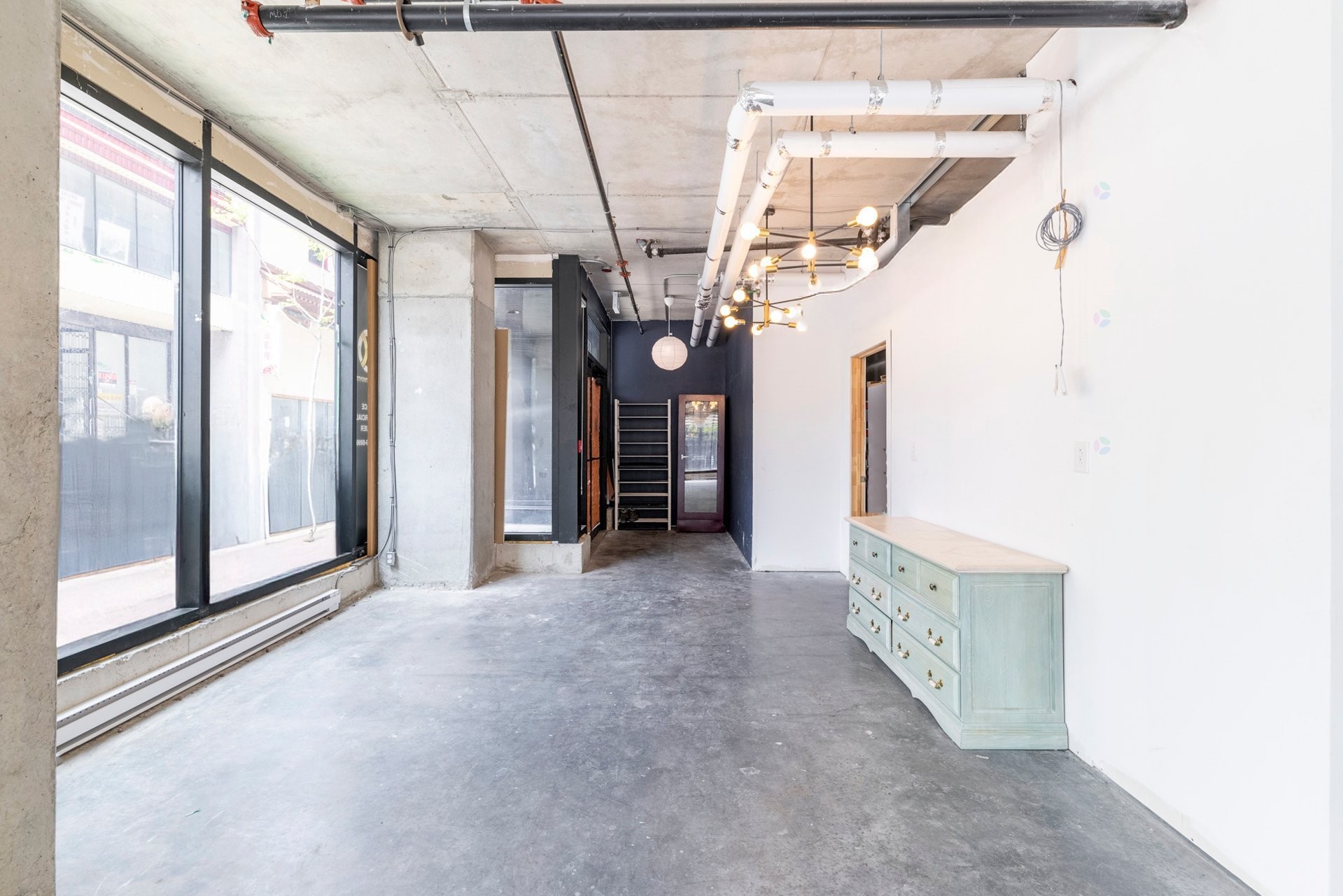 









975


Rue Clark

,
Montréal (Ville-Marie),




QC
H2Z1K1

