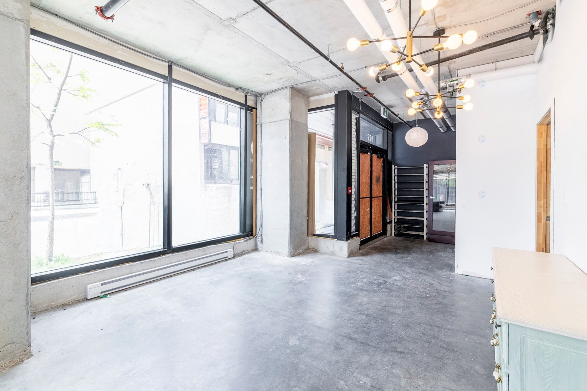 









975


Rue Clark

,
Montréal (Ville-Marie),




QC
H2Z1K1

