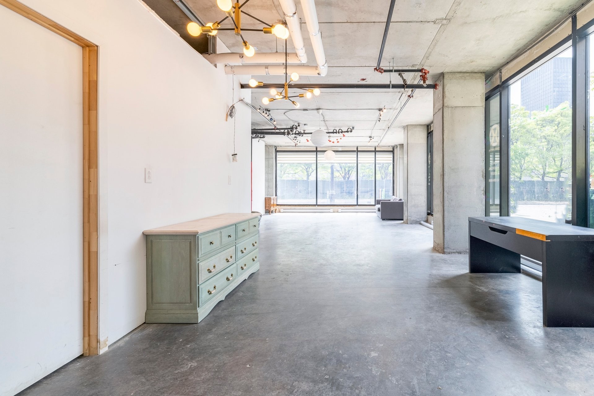 









975


Rue Clark

,
Montréal (Ville-Marie),




QC
H2Z1K1

