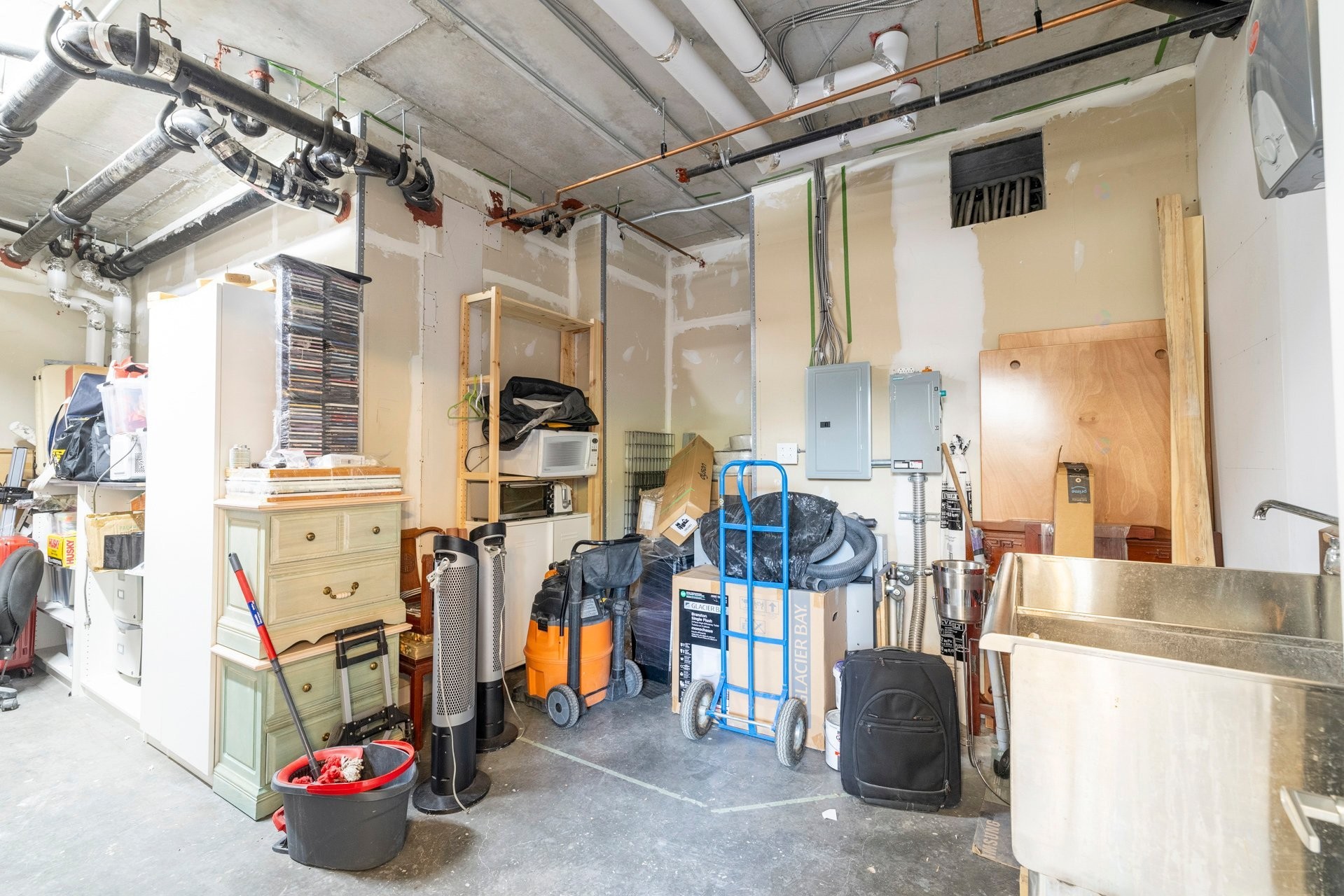 









975


Rue Clark

,
Montréal (Ville-Marie),




QC
H2Z1K1

