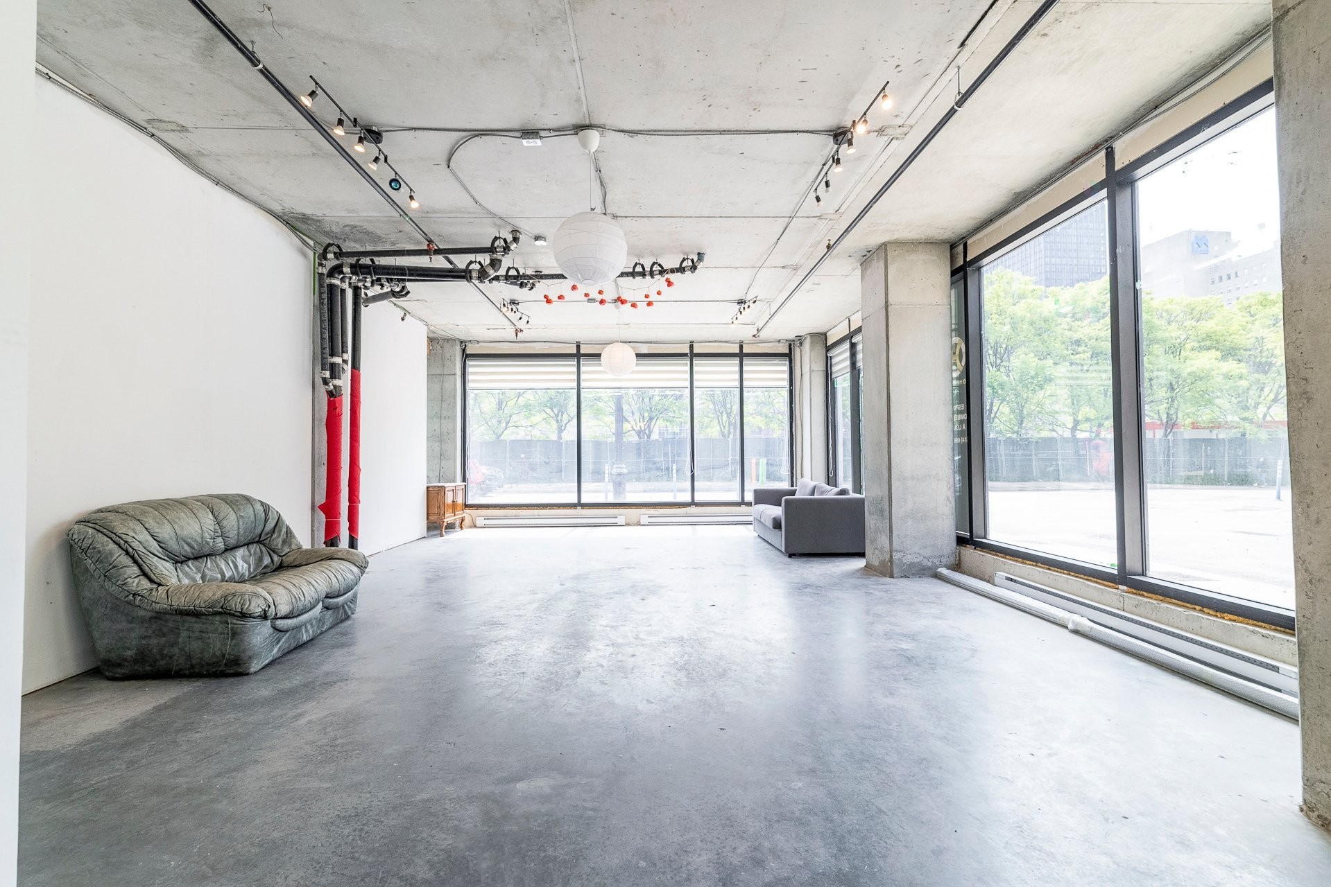 









975


Rue Clark

,
Montréal (Ville-Marie),




QC
H2Z1K1

