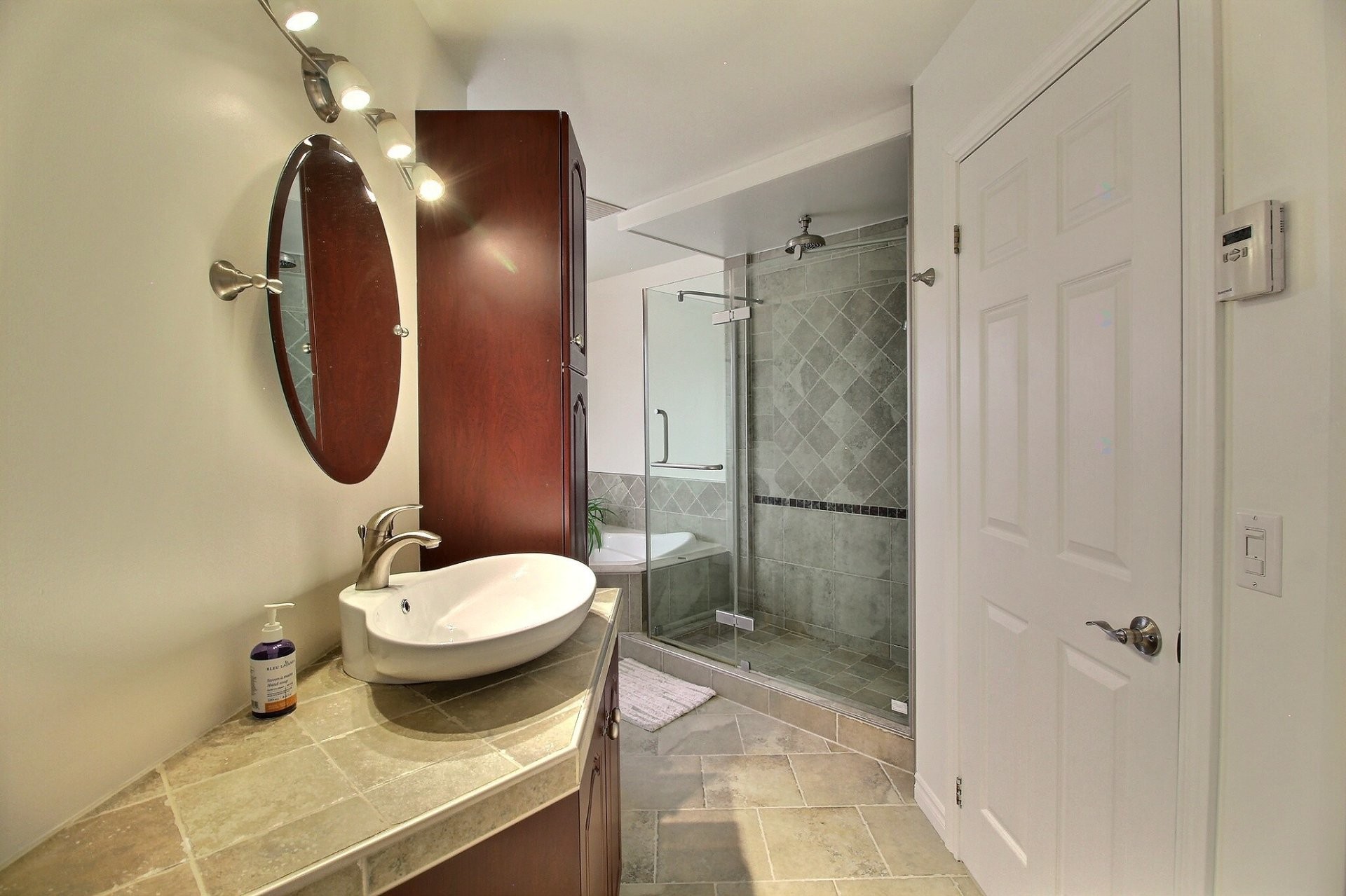 









82


Rue Goudreau

,
Magog,




QC
J1X5T1

