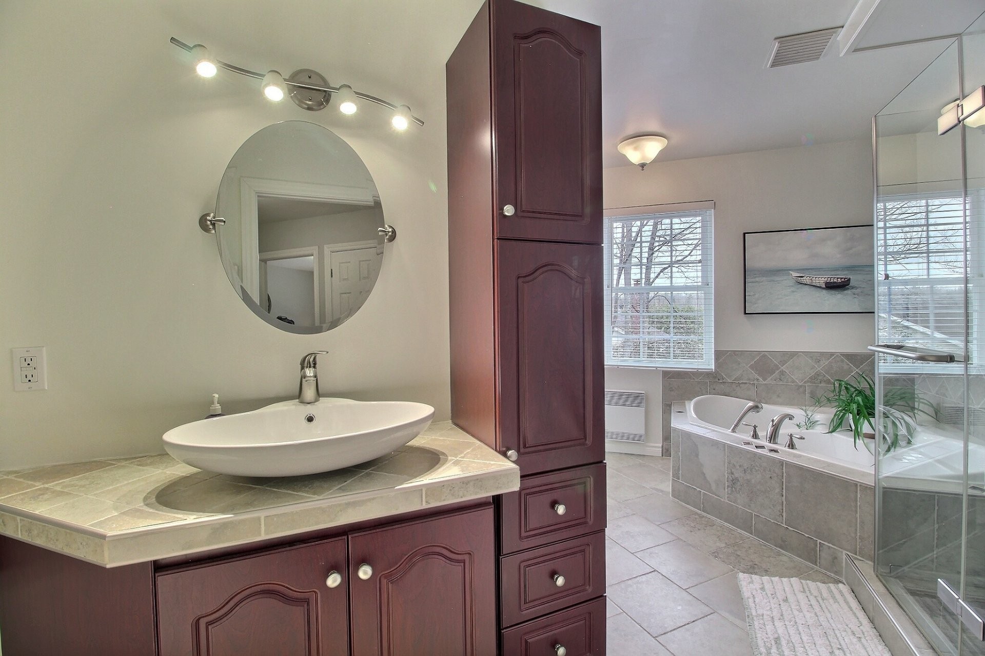 









82


Rue Goudreau

,
Magog,




QC
J1X5T1

