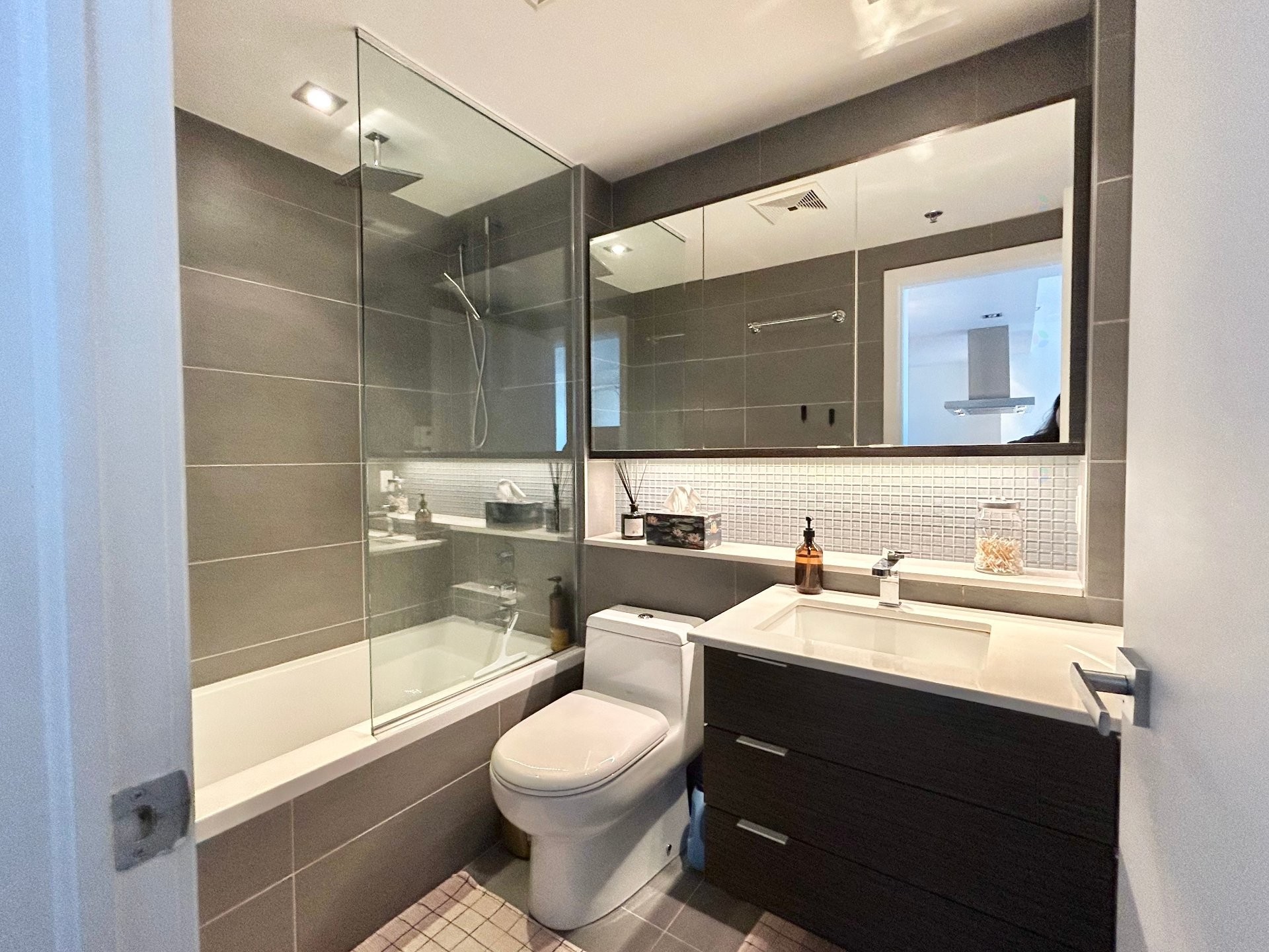 









738


Rue St-Paul O.

, 1505,
Montréal (Ville-Marie),




QC
H3C0N5

