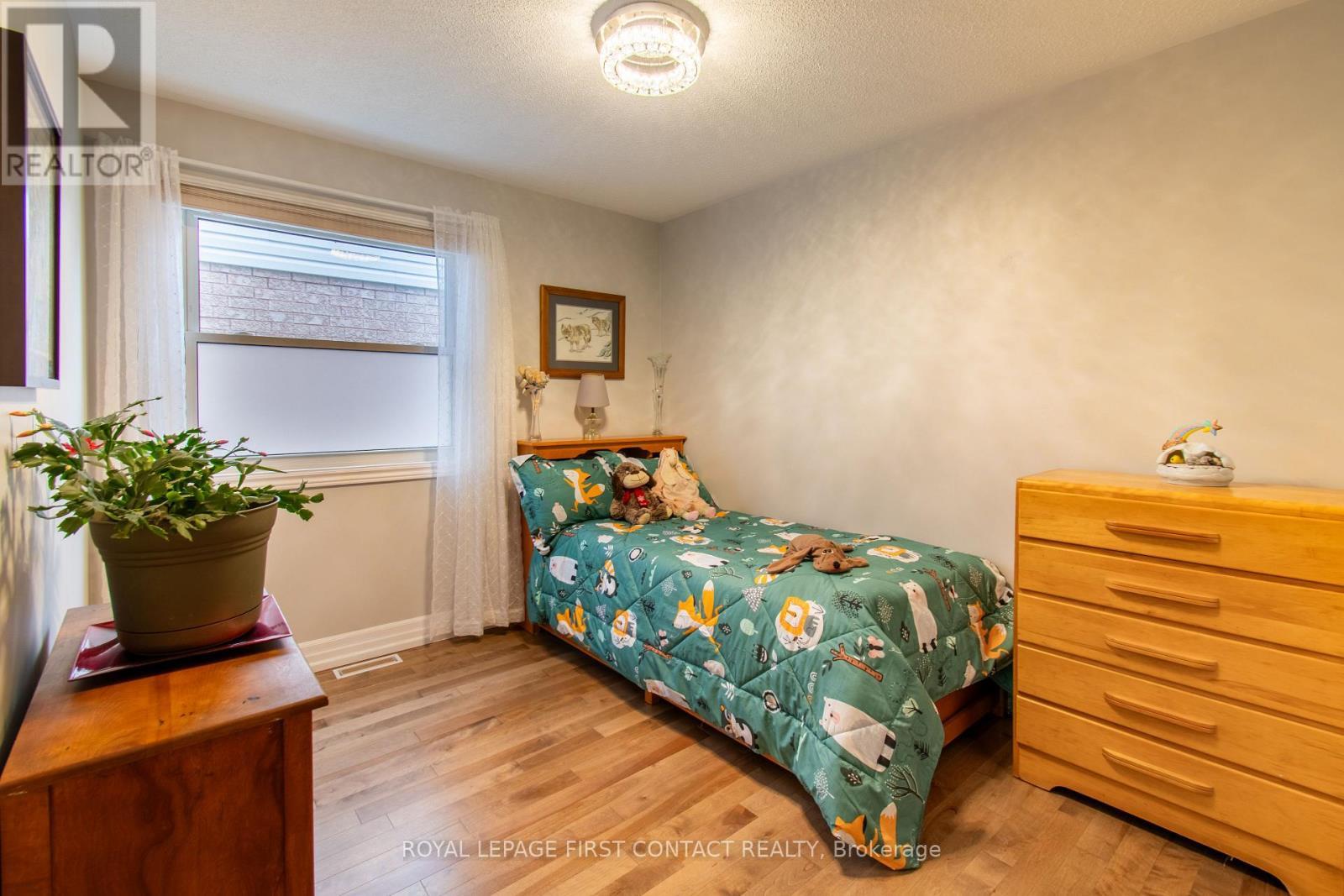 












249 ESTHER DRIVE

,
Barrie,




Ontario
L4N0G3

