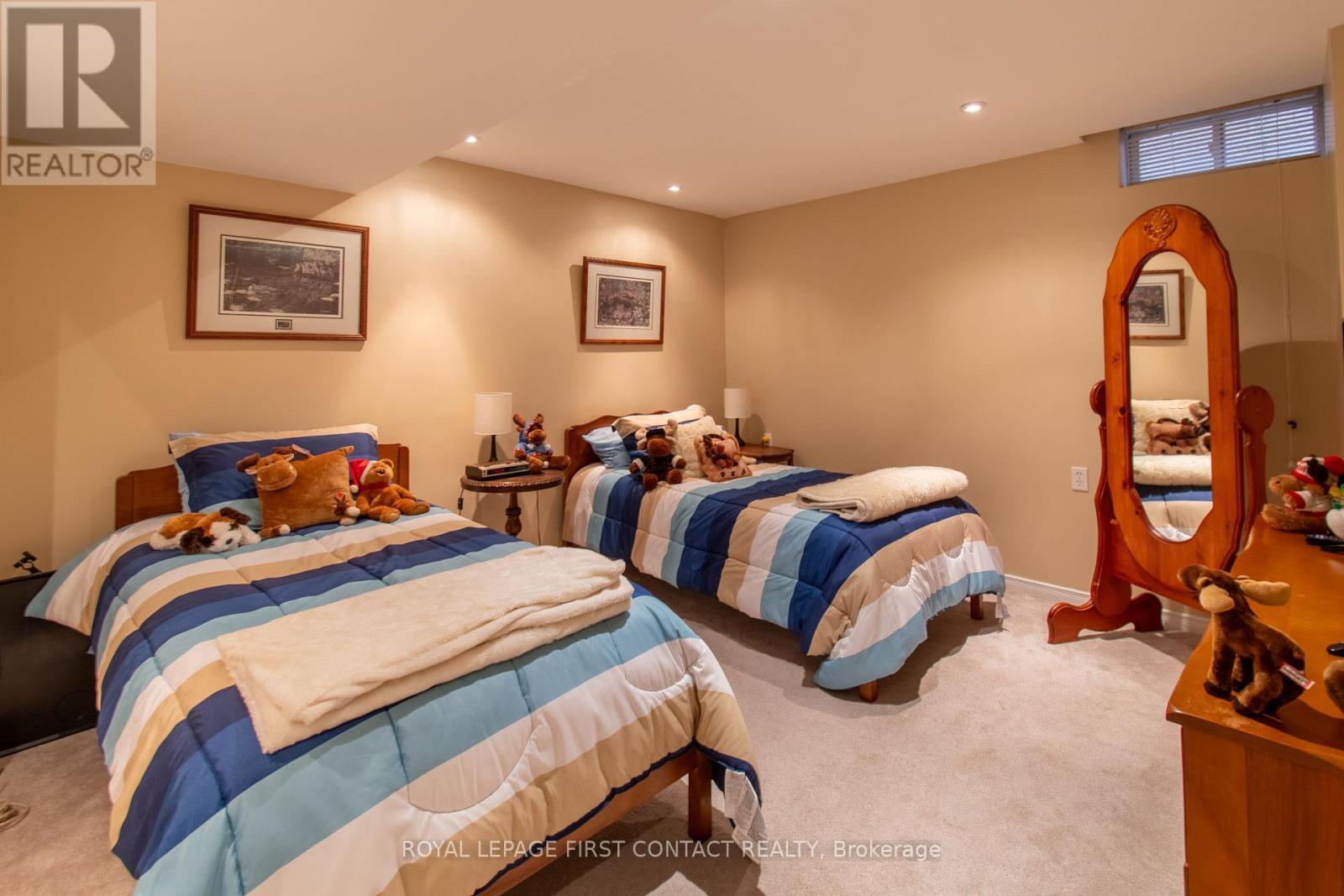 












249 ESTHER DRIVE

,
Barrie,




Ontario
L4N0G3

