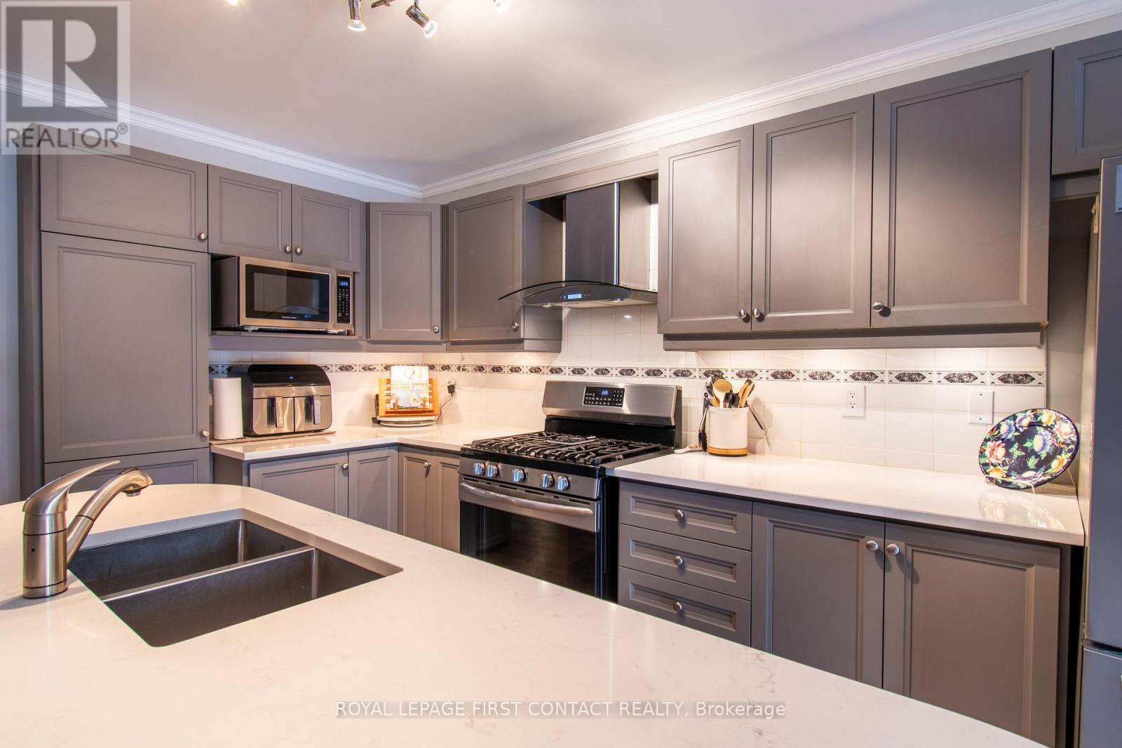 












249 ESTHER DRIVE

,
Barrie,




Ontario
L4N0G3

