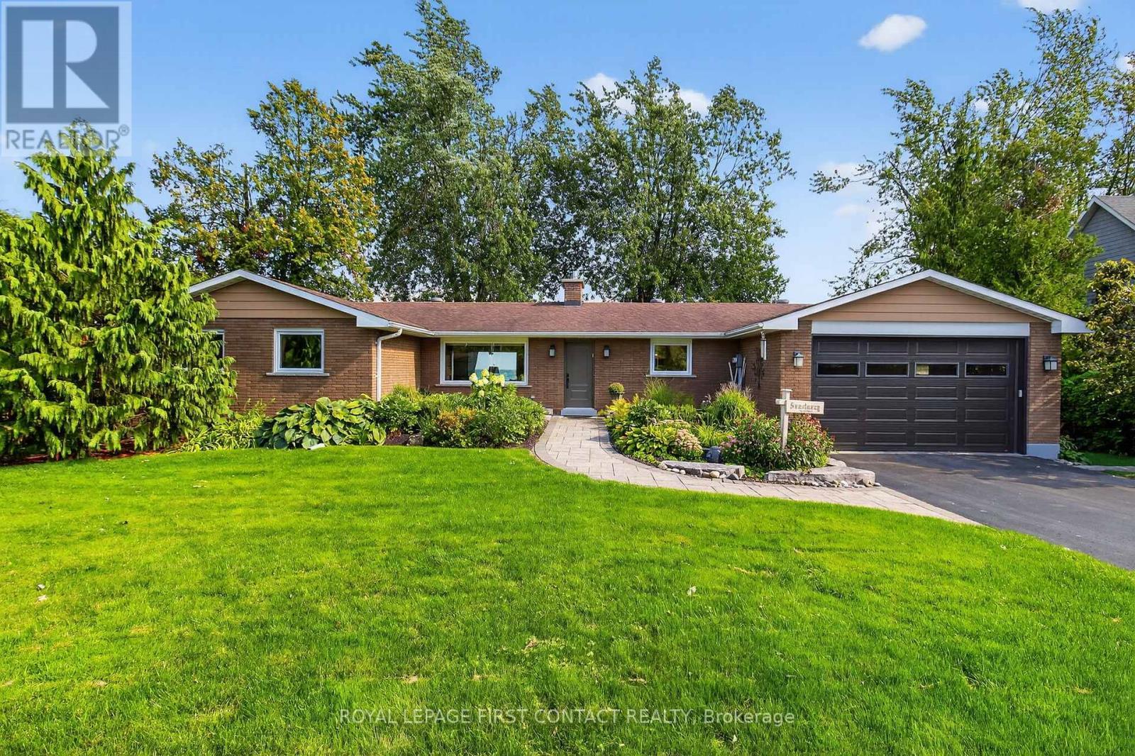 












73 PARKSIDE DRIVE

,
Oro-Medonte,




Ontario
L0L1T0

