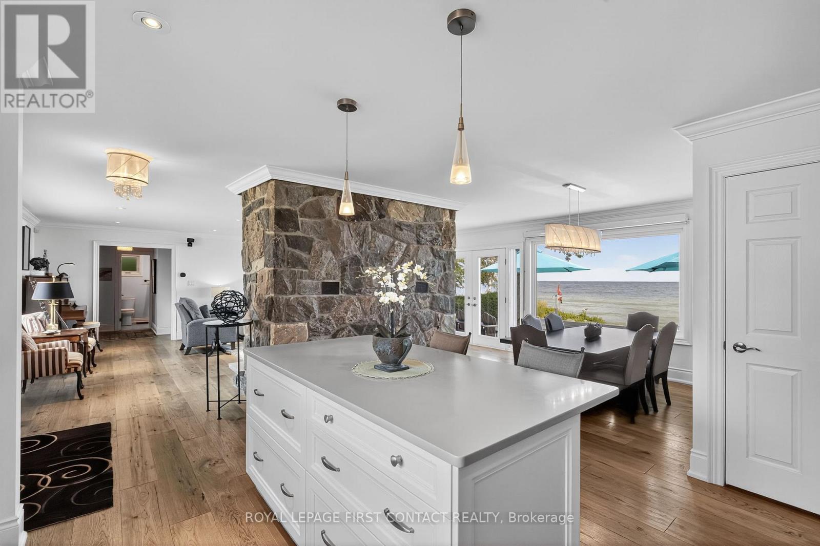 












73 PARKSIDE DRIVE

,
Oro-Medonte,




Ontario
L0L1T0

