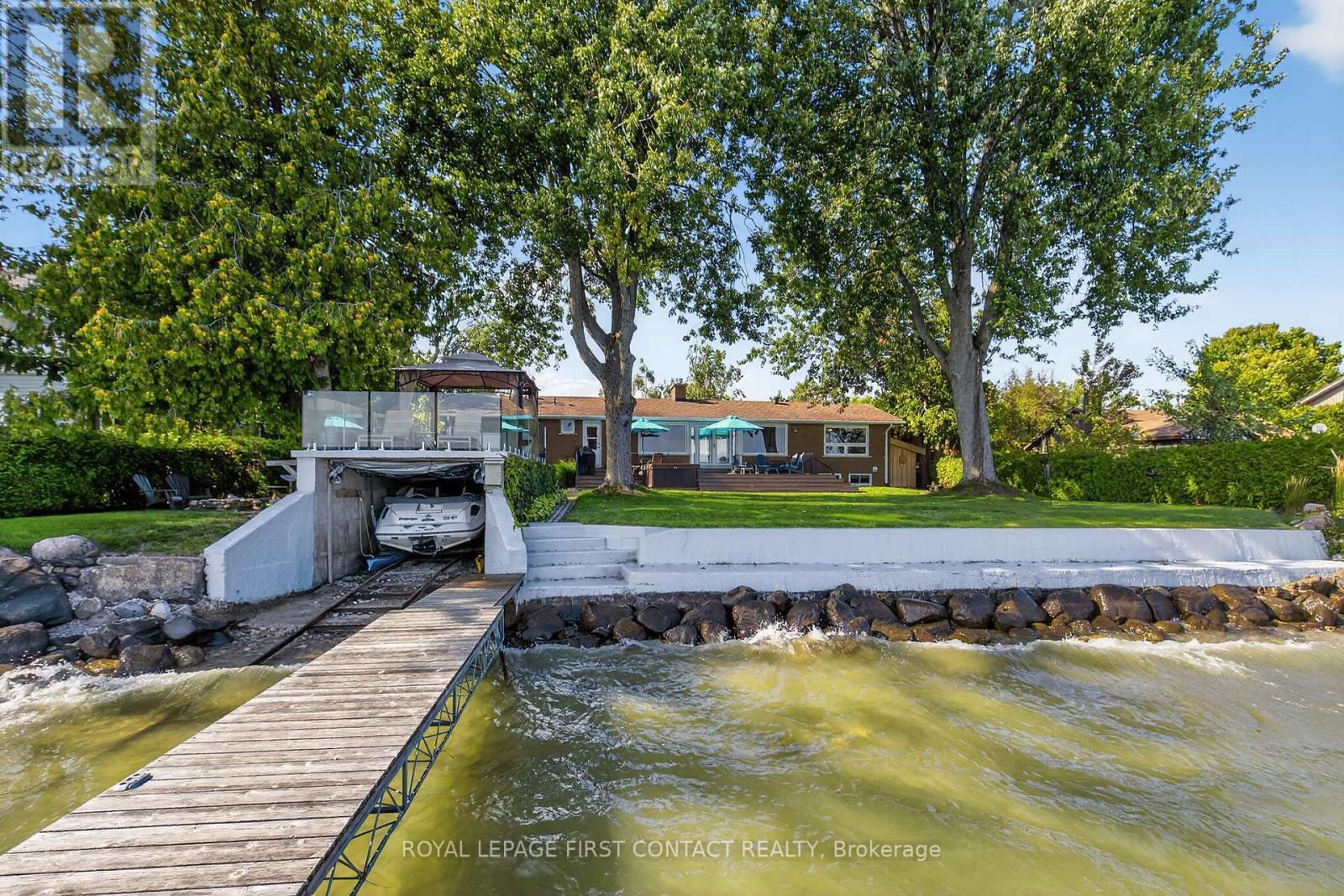












73 PARKSIDE DRIVE

,
Oro-Medonte,




Ontario
L0L1T0

