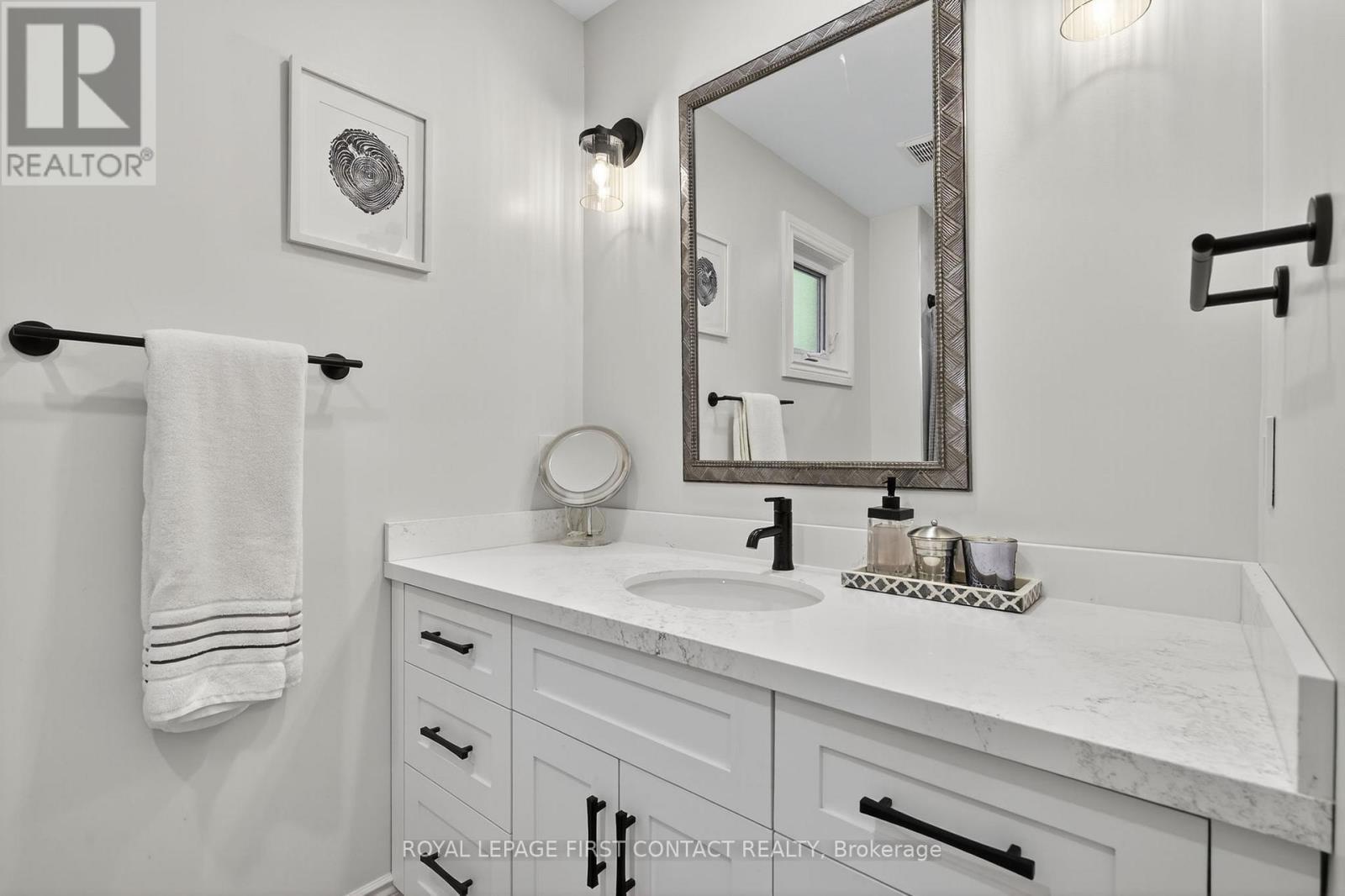 












73 PARKSIDE DRIVE

,
Oro-Medonte,




Ontario
L0L1T0

