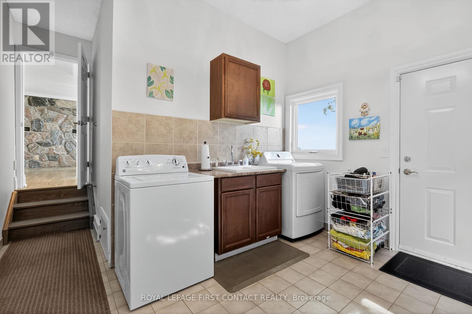 












73 PARKSIDE DRIVE

,
Oro-Medonte,




Ontario
L0L1T0


