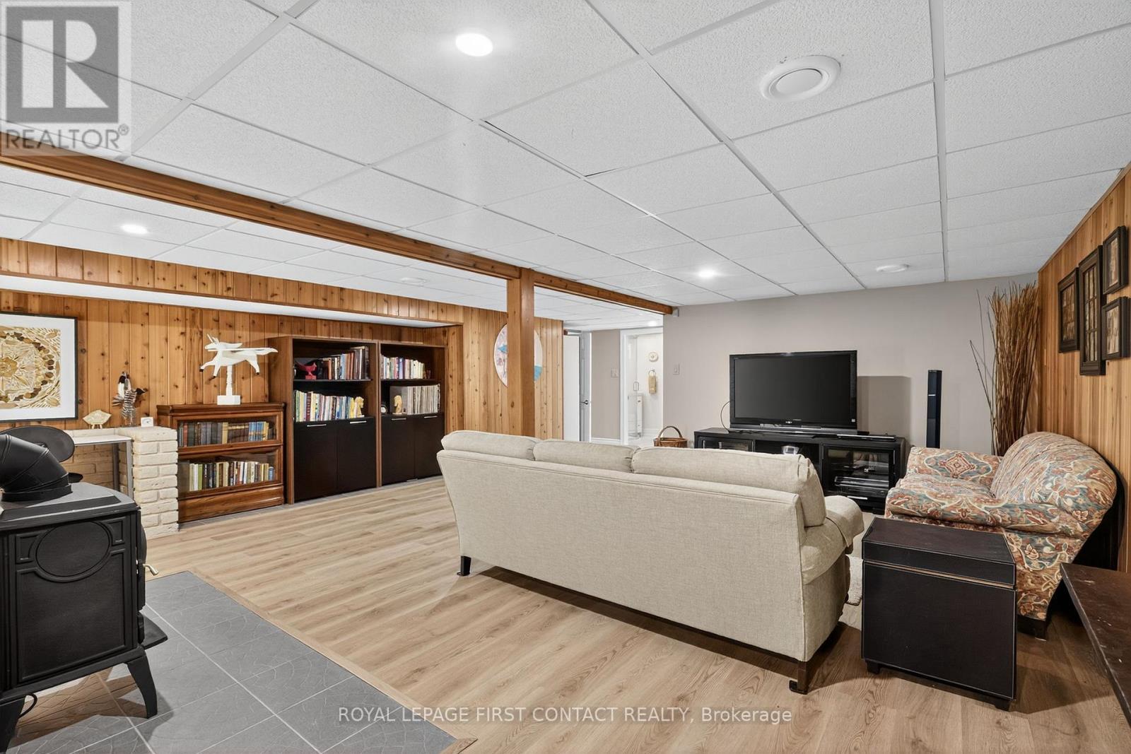 












73 PARKSIDE DRIVE

,
Oro-Medonte,




Ontario
L0L1T0

