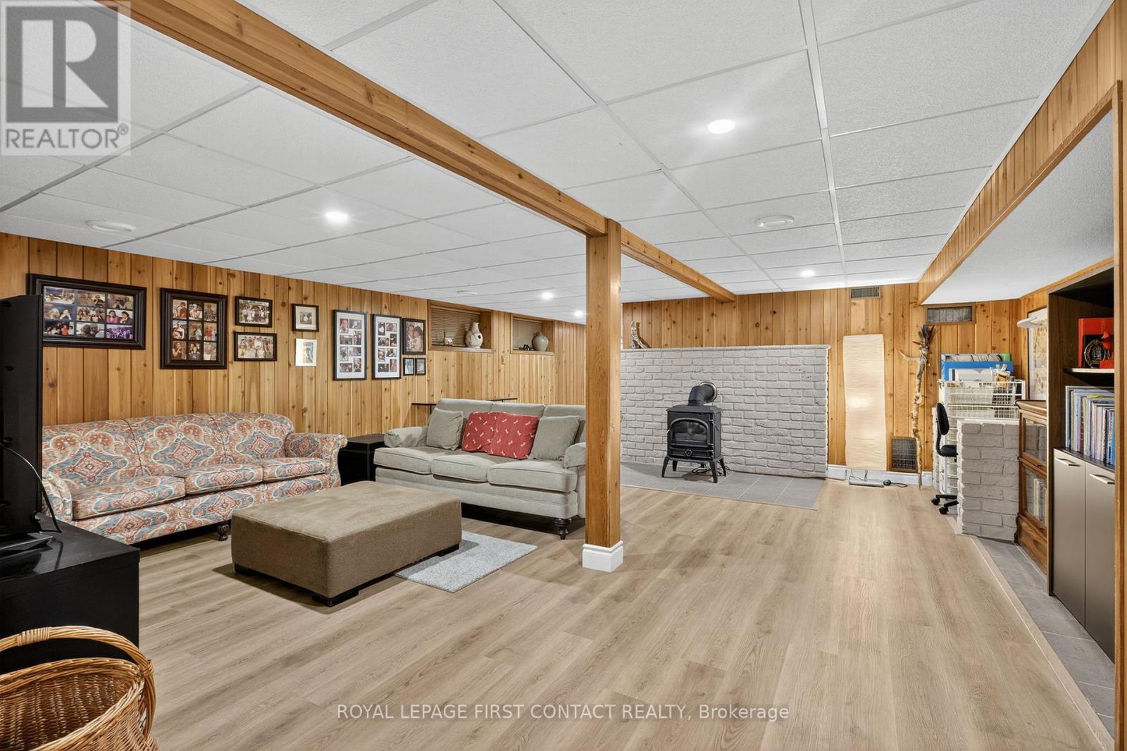 












73 PARKSIDE DRIVE

,
Oro-Medonte,




Ontario
L0L1T0

