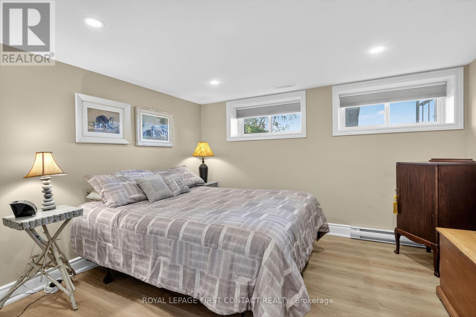 












73 PARKSIDE DRIVE

,
Oro-Medonte,




Ontario
L0L1T0

