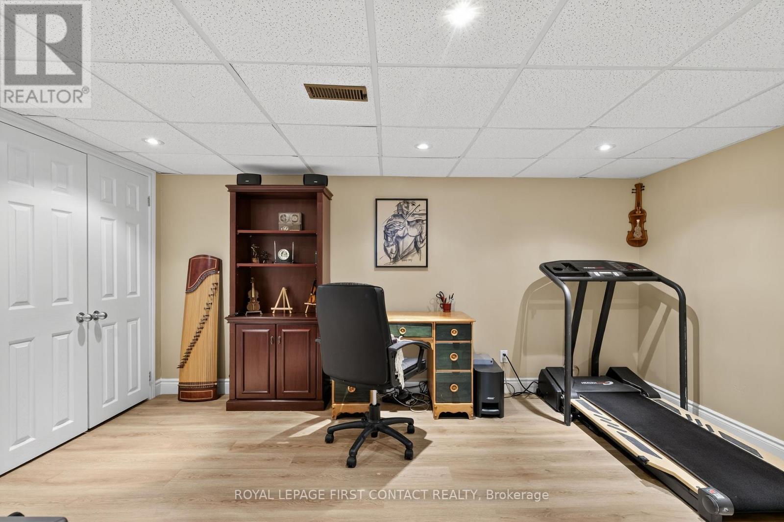 












73 PARKSIDE DRIVE

,
Oro-Medonte,




Ontario
L0L1T0

