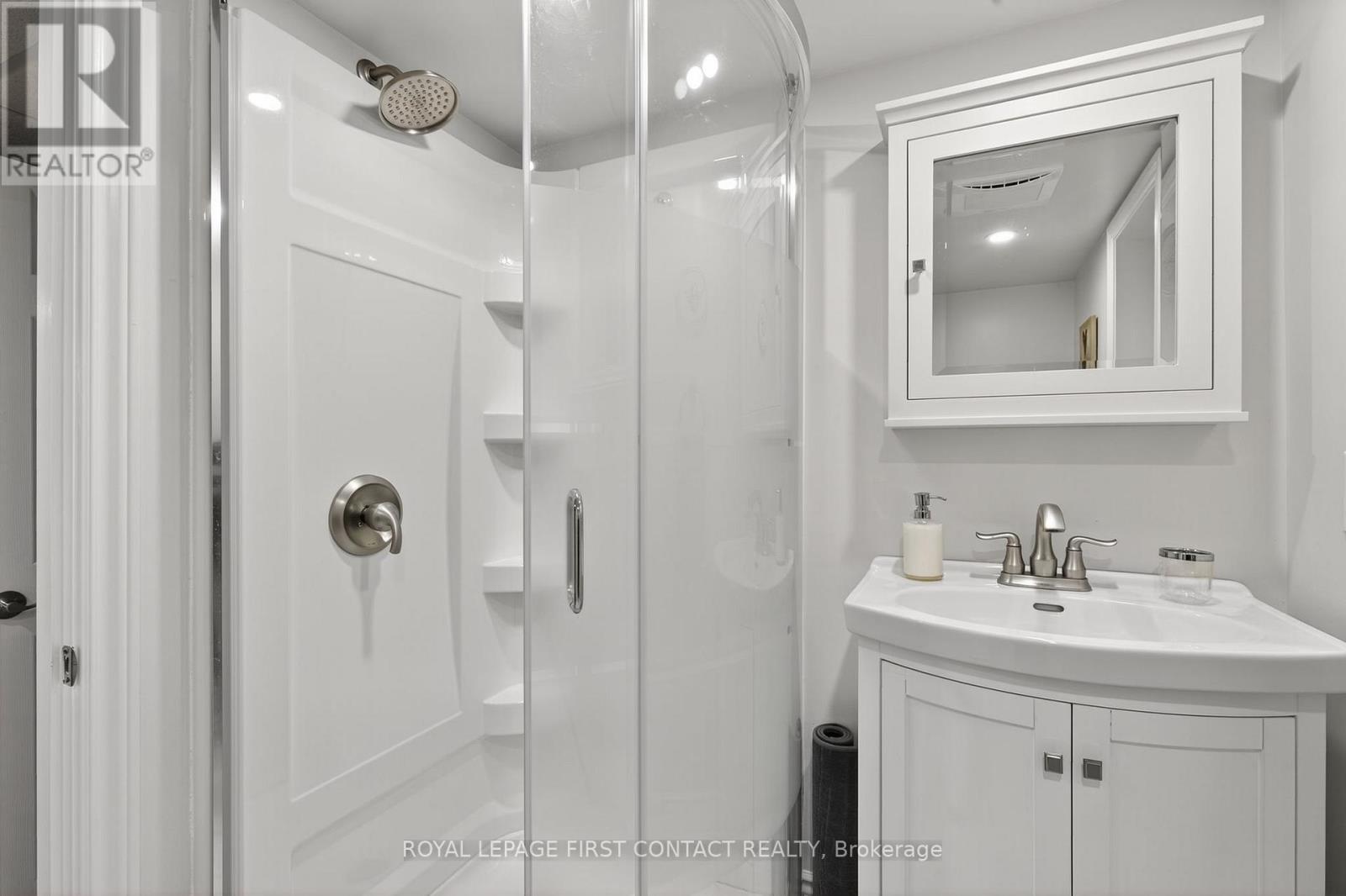 












73 PARKSIDE DRIVE

,
Oro-Medonte,




Ontario
L0L1T0

