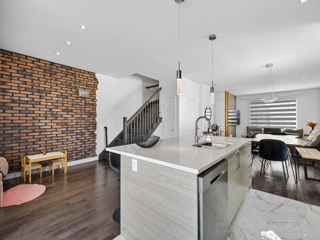 









3139Z


Rue Frégault

,
Chomedey (Laval),




QC
H7T0C6

