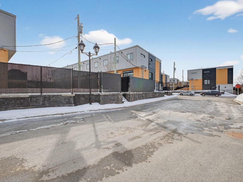 









3139Z


Rue Frégault

,
Chomedey (Laval),




QC
H7T0C6

