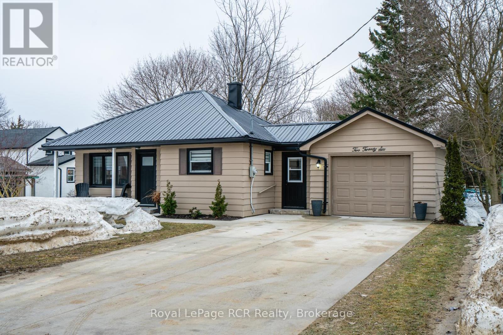 












226 BIRMINGHAM STREET W

,
Wellington North (Mount Forest),




Ontario
N0G2L1

