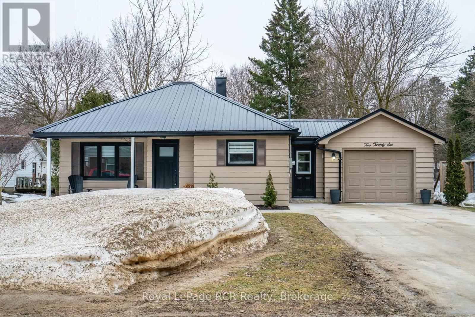 












226 BIRMINGHAM STREET W

,
Wellington North (Mount Forest),




Ontario
N0G2L1

