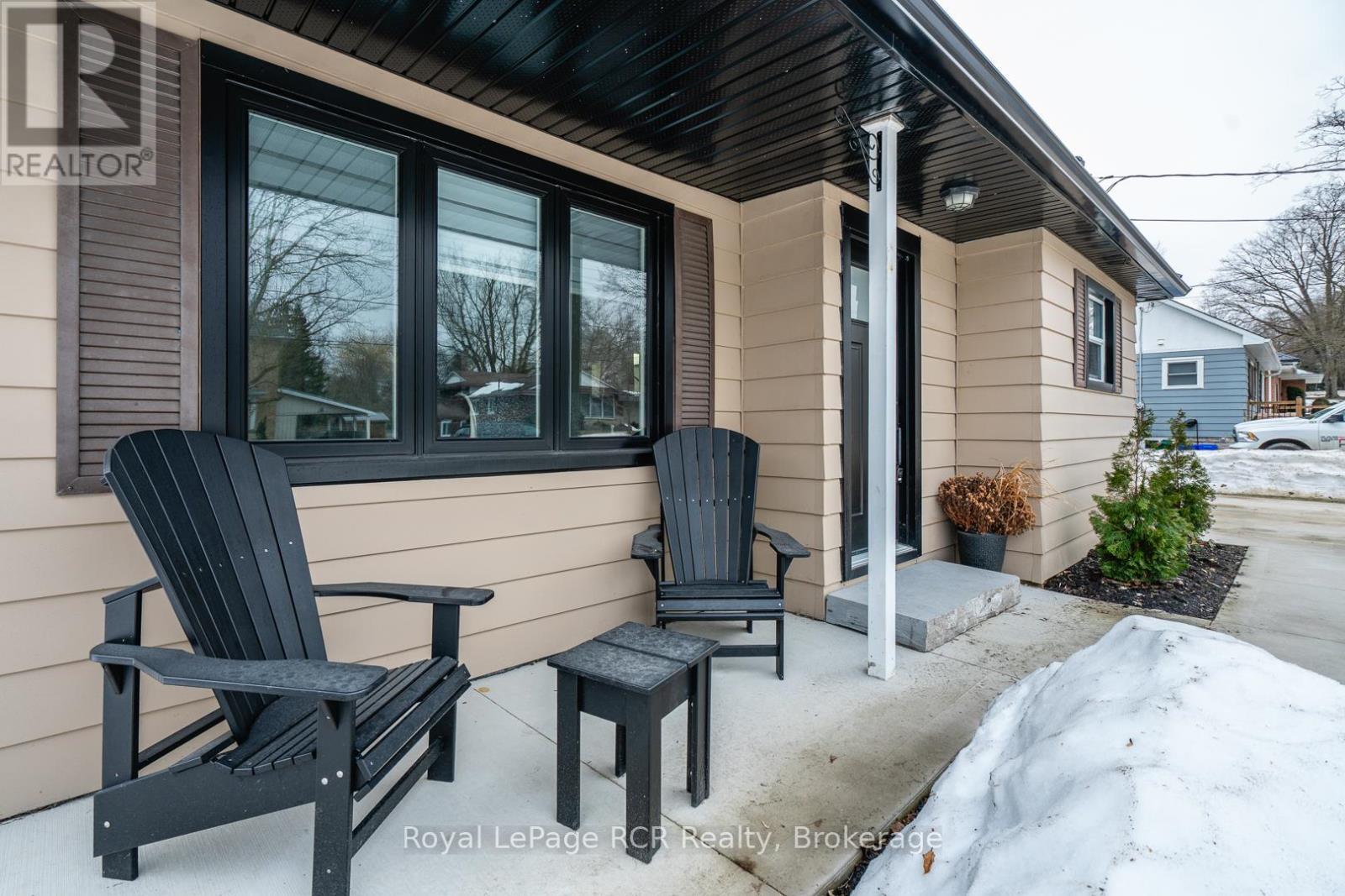 












226 BIRMINGHAM STREET W

,
Wellington North (Mount Forest),




Ontario
N0G2L1

