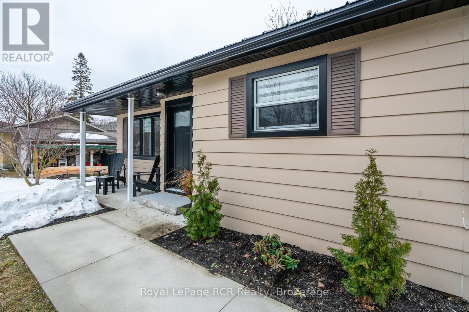 












226 BIRMINGHAM STREET W

,
Wellington North (Mount Forest),




Ontario
N0G2L1

