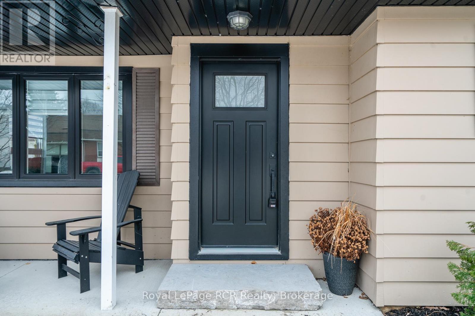 












226 BIRMINGHAM STREET W

,
Wellington North (Mount Forest),




Ontario
N0G2L1

