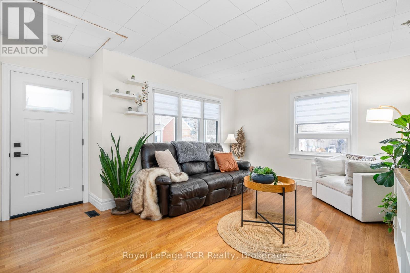 












226 BIRMINGHAM STREET W

,
Wellington North (Mount Forest),




Ontario
N0G2L1

